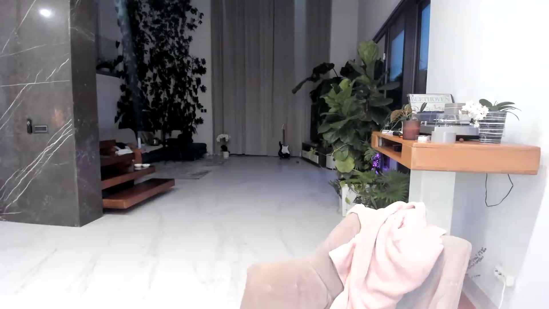 Gallery image thumbnail from BibiSapDealer's myfreecams stream on, 07/31/2026, 02:35 image 16 of 20