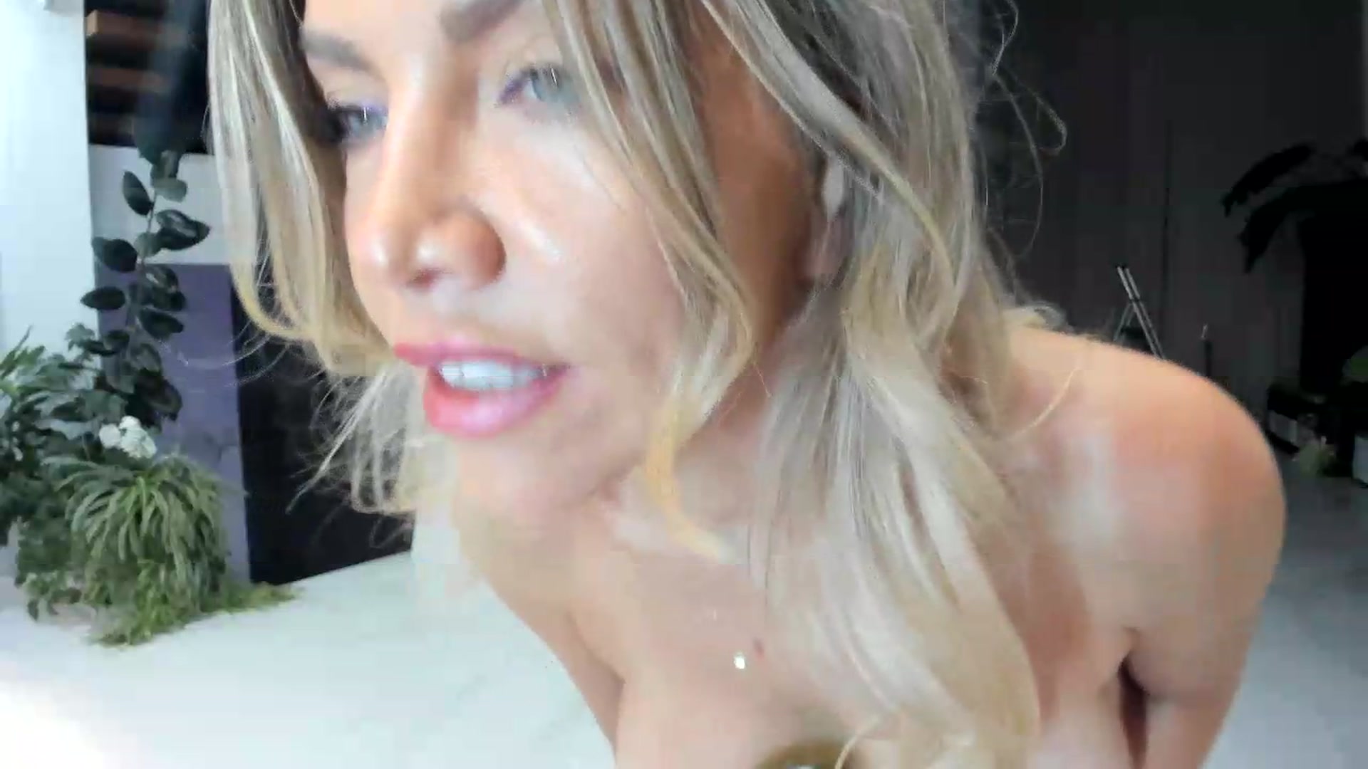 Gallery image thumbnail from BibiSapDealer's myfreecams stream on, 09/04/2026, 24:24 image 4 of 20