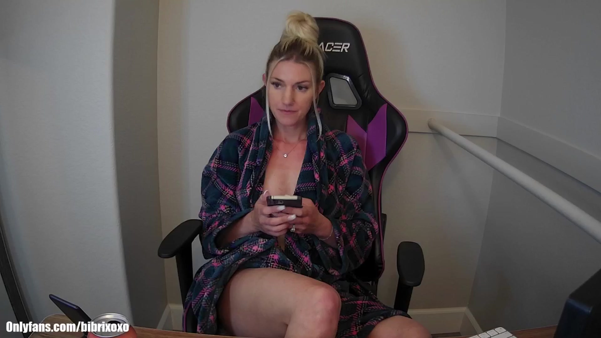 Gallery image thumbnail from Bibrixoxo's myfreecams stream on, 04/26/2024, 20:10 image 19 of 20
