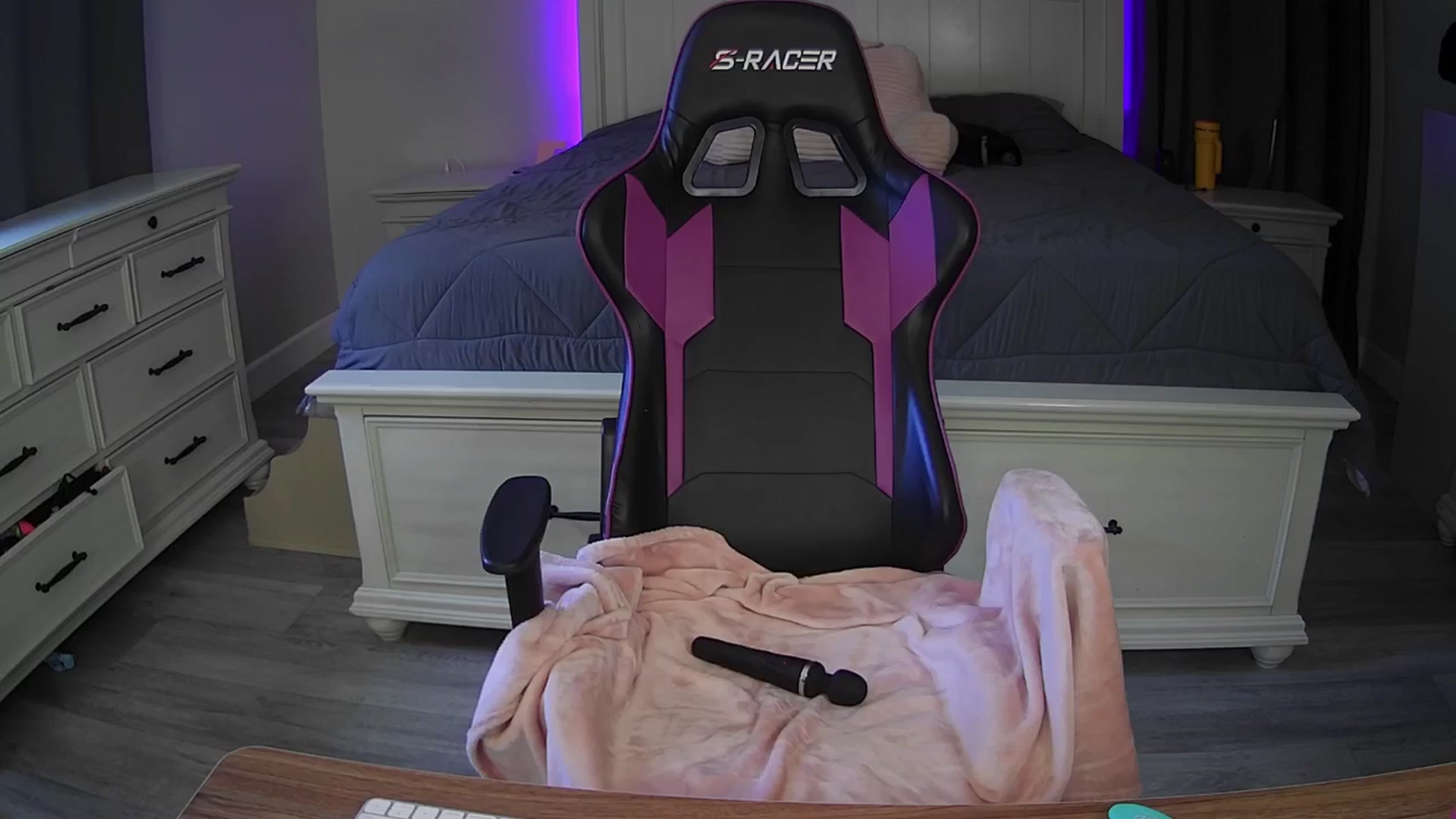 Gallery image thumbnail from Bibrixoxo's myfreecams stream on, 05/14/2024, 18:51 image 18 of 20