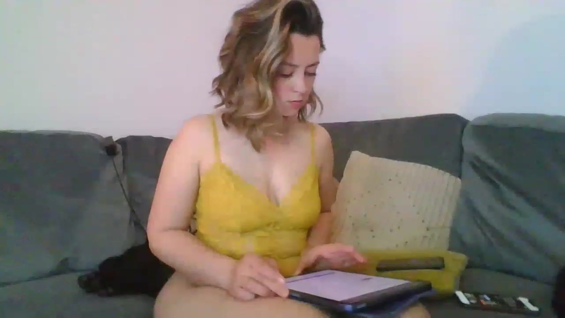Gallery image thumbnail from BigAssGirl10's myfreecams stream on, 05/18/2023, 21:03 image 9 of 20