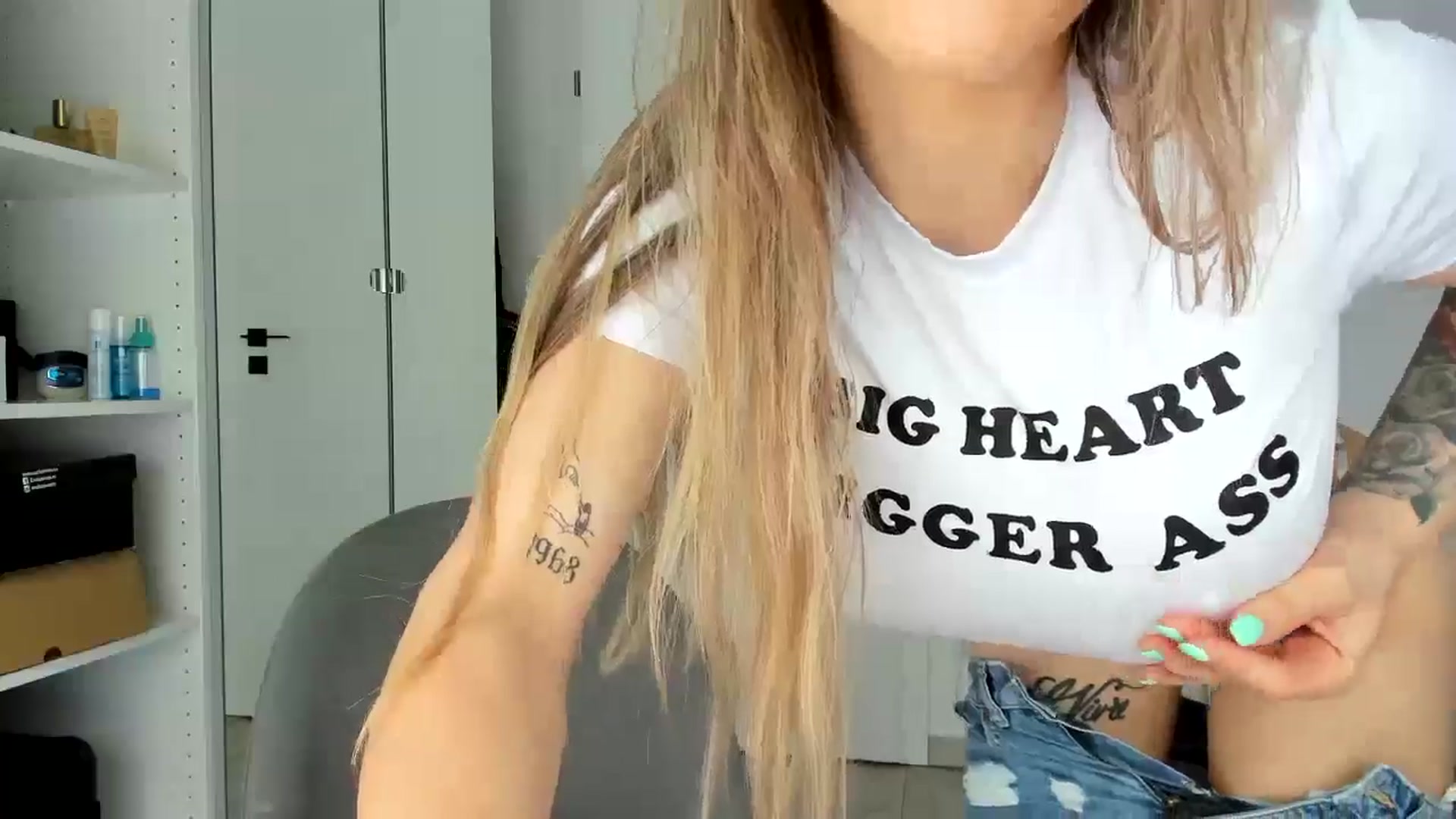 Gallery image thumbnail from Bigbootybabe's myfreecams stream on, 05/13/2024, 11:14 image 3 of 20