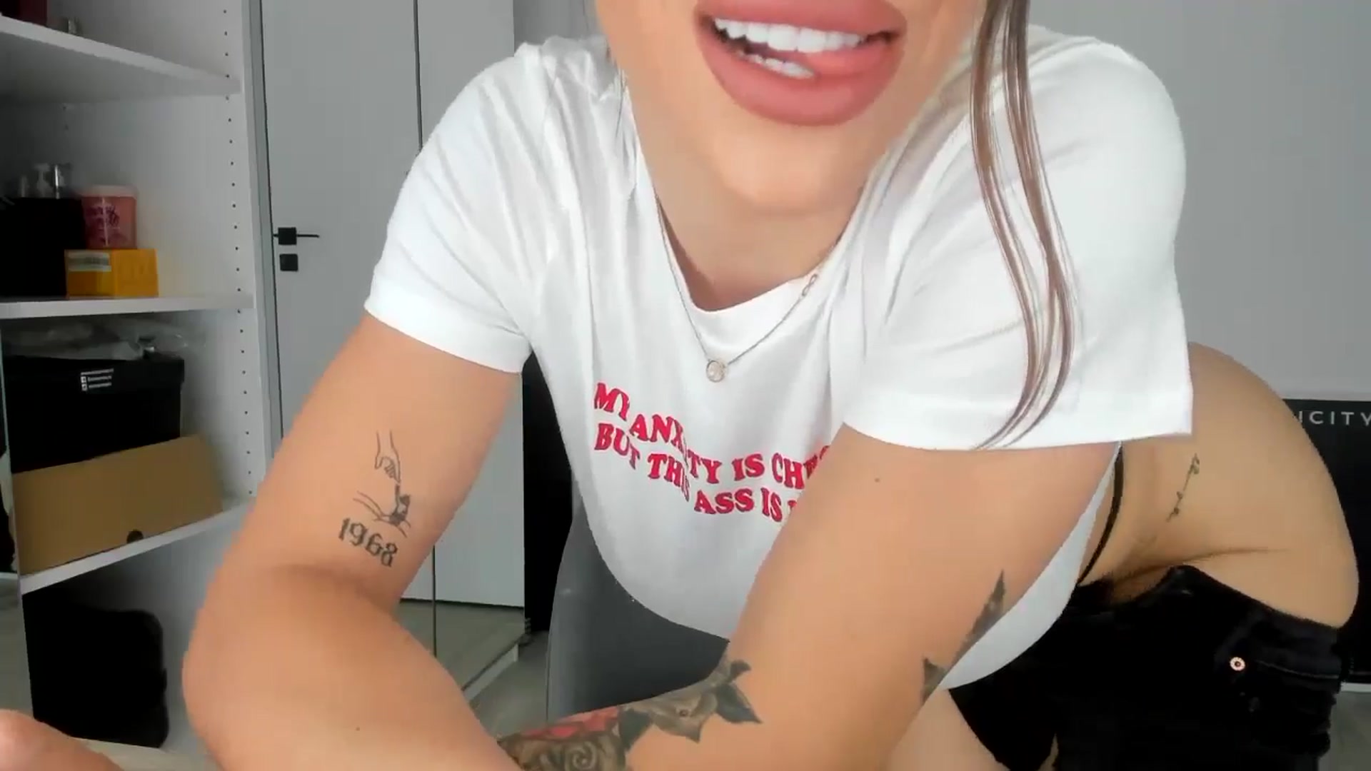 Gallery image thumbnail from Bigbootybabe's myfreecams stream on, 06/21/2024, 11:14 image 3 of 20