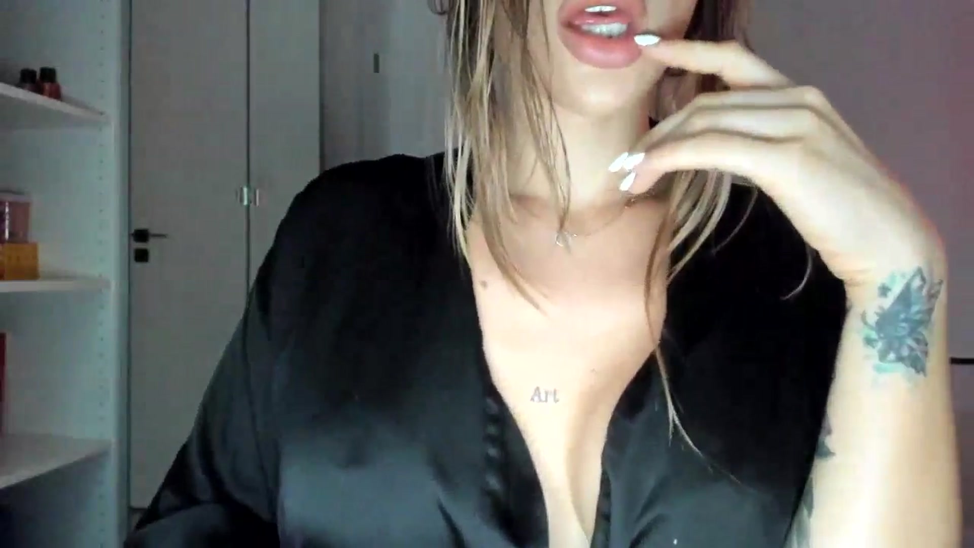 Gallery image thumbnail from Bigbootybabe's myfreecams stream on, 08/27/2024, 13:39 image 7 of 20