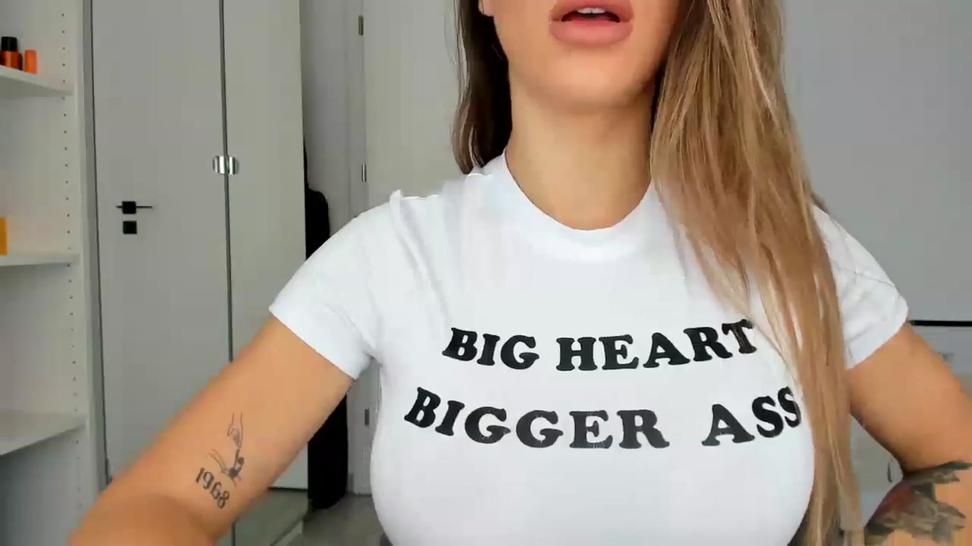 Gallery image thumbnail from Bigbootybabe's myfreecams stream on, 08/29/2024, 12:18 image 5 of 20