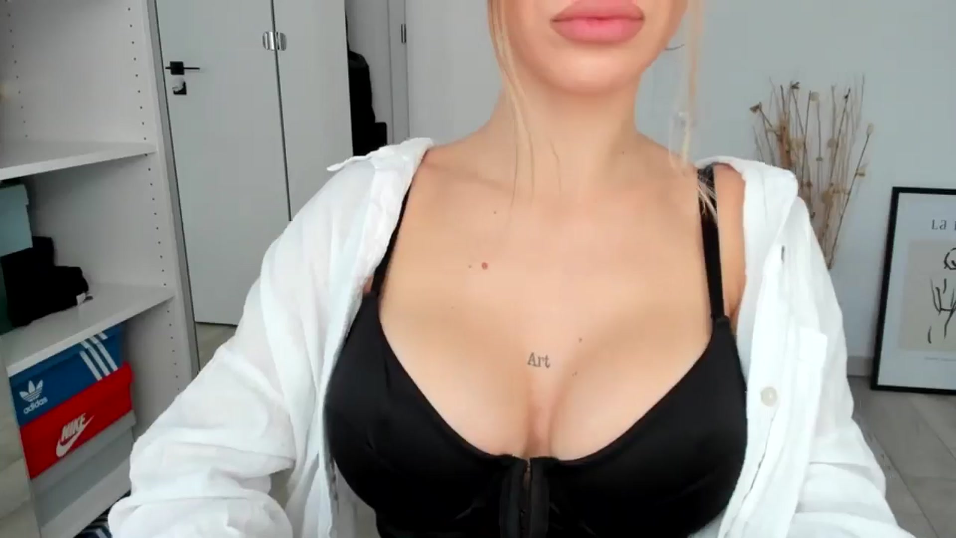 Gallery image thumbnail from Bigbootybabe's myfreecams stream on, 11/06/2024, 12:50 image 17 of 20