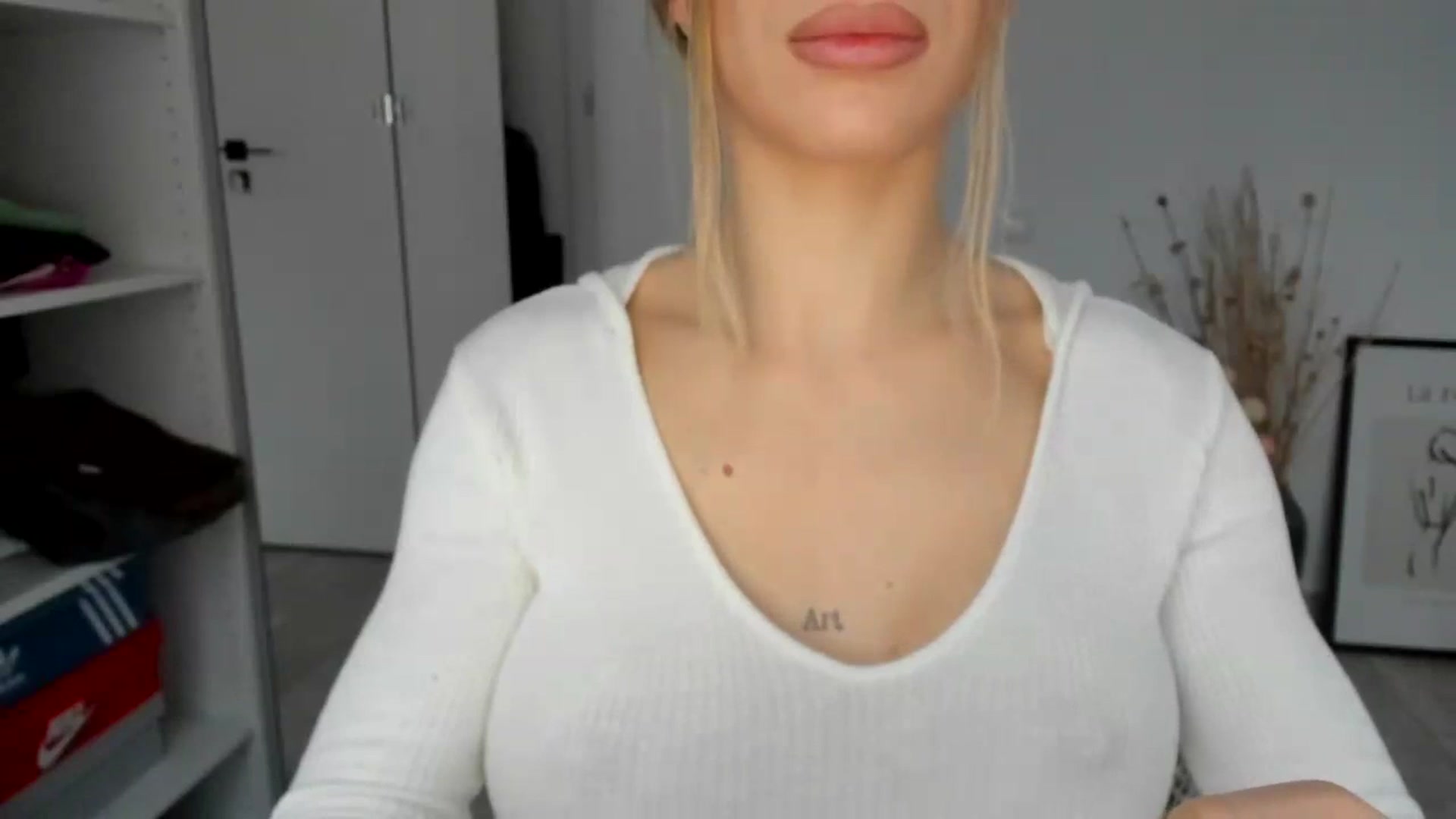 Gallery image thumbnail from Bigbootybabe's myfreecams stream on, 11/25/2024, 14:47 image 3 of 20