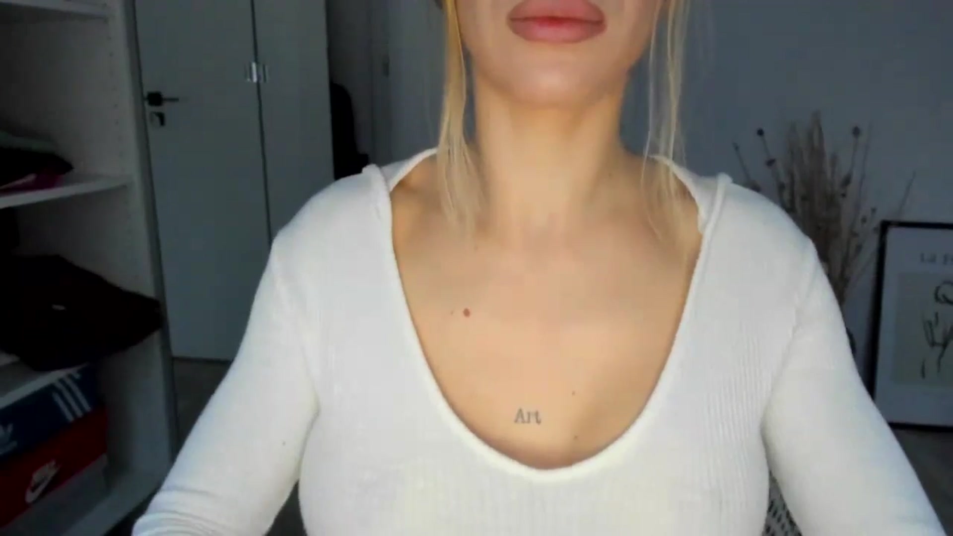 Gallery image thumbnail from Bigbootybabe's myfreecams stream on, 11/25/2024, 14:47 image 14 of 20