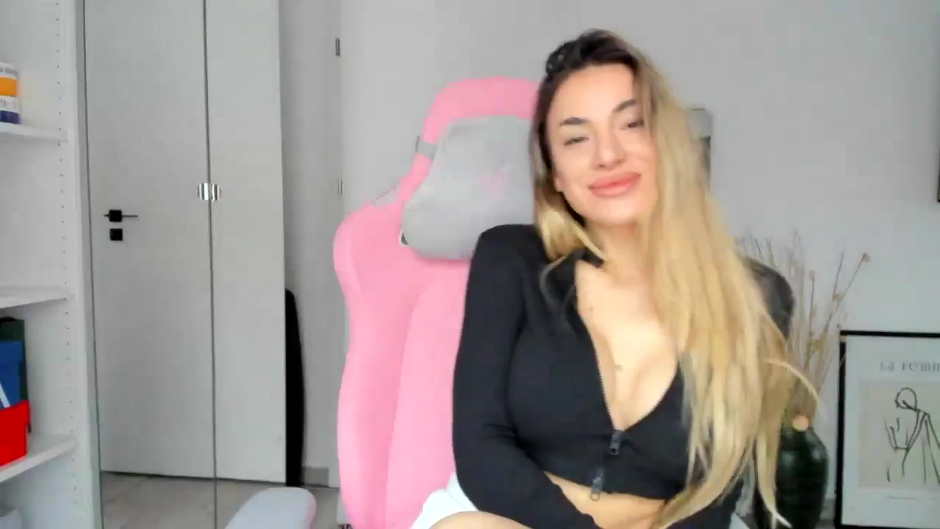 Gallery image thumbnail from Bigbootybabe's myfreecams stream on, 01/20/2025, 14:57 image 2 of 20