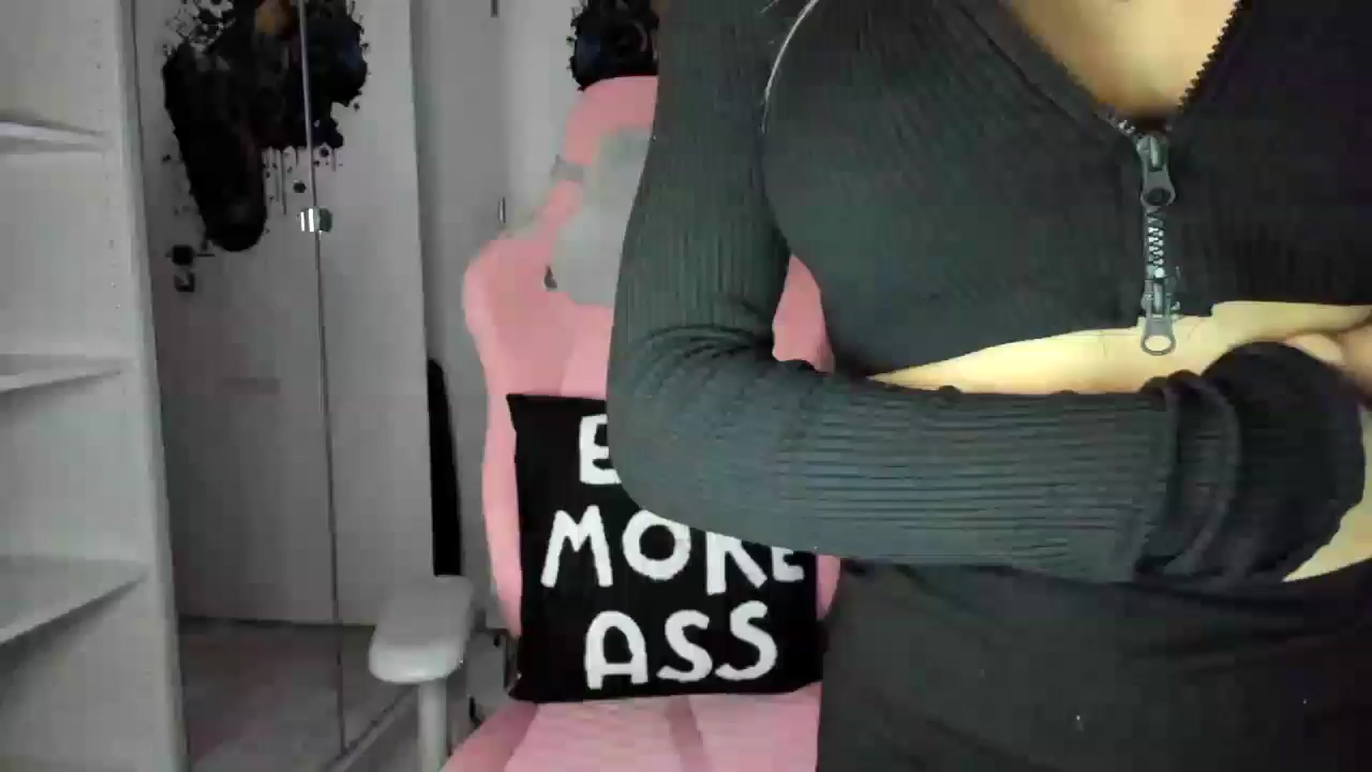 Gallery image thumbnail from Bigbootybabe's myfreecams stream on, 01/24/2025, 16:44 image 19 of 20