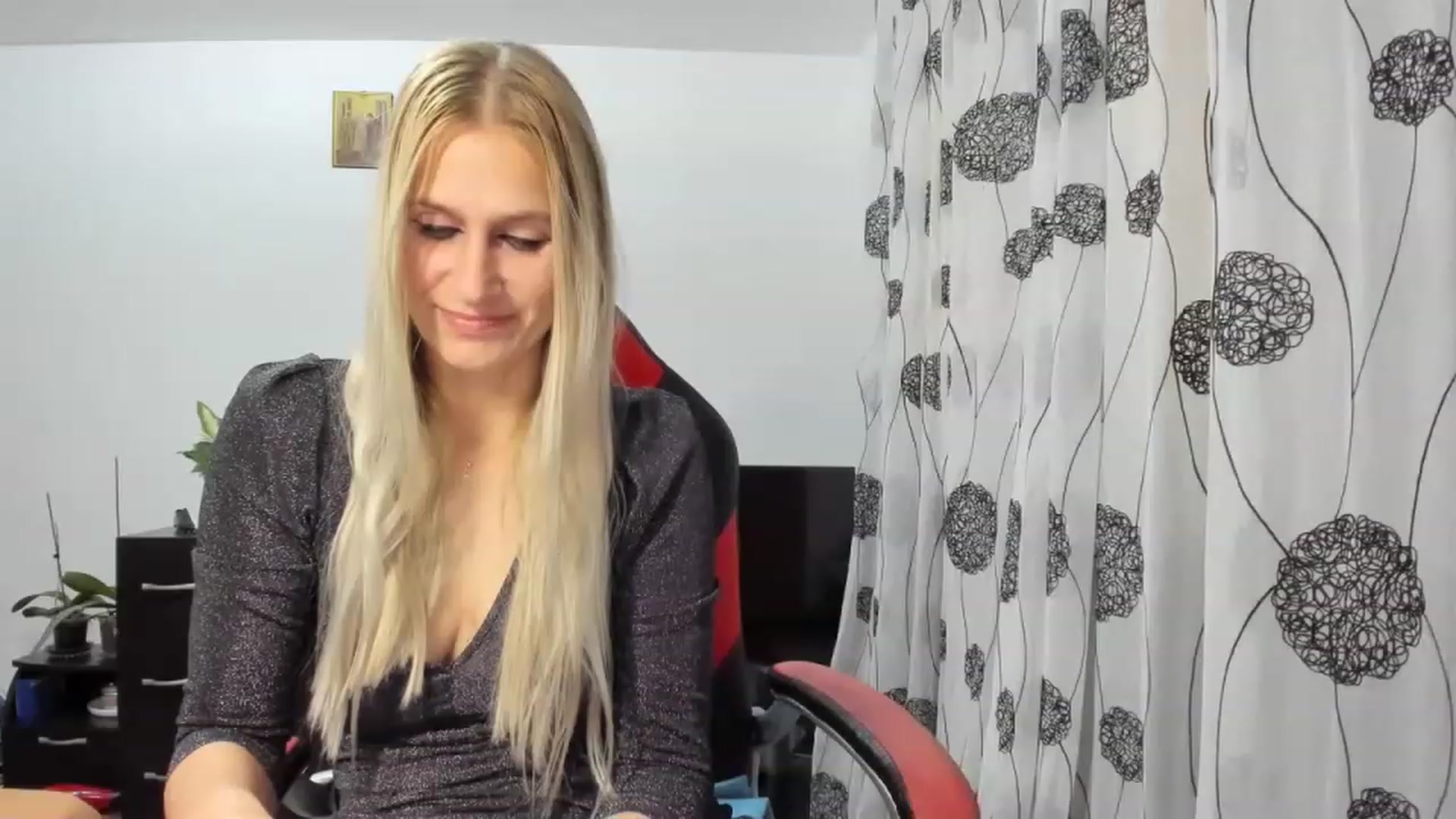Gallery image thumbnail from Biglabia's myfreecams stream on, 11/17/2022, 07:17 image 18 of 20