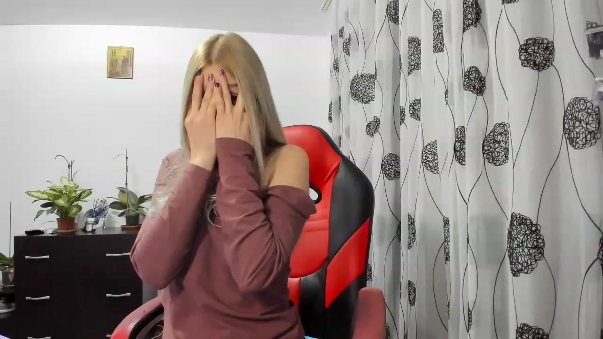 Gallery image thumbnail from Biglabia's myfreecams stream on, 12/19/2022, 09:04 image 5 of 20
