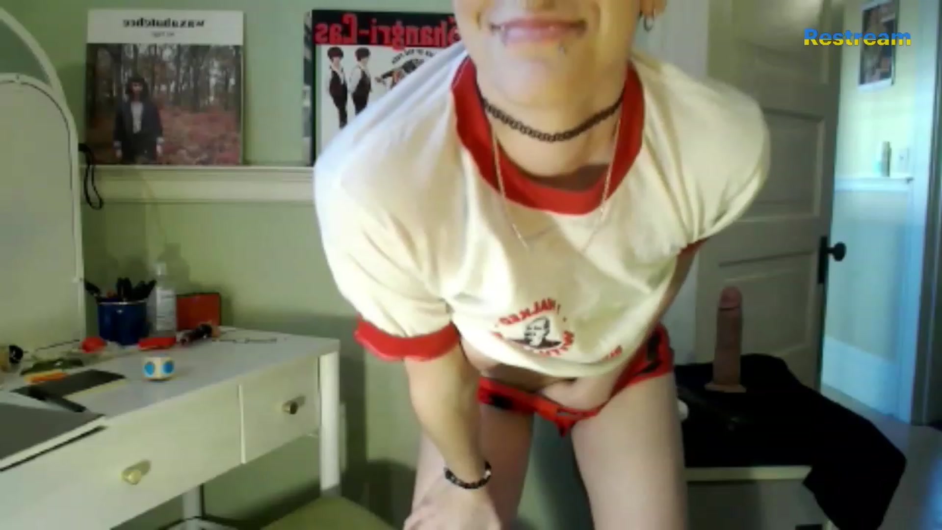 Gallery image thumbnail from Bigm0mmy's myfreecams stream on, 12/16/2022, 23:05 image 6 of 20