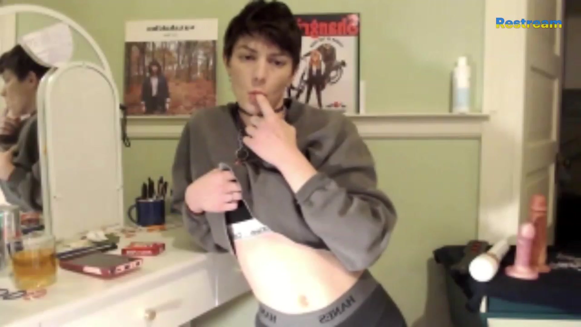 Gallery image thumbnail from Bigm0mmy's myfreecams stream on, 12/23/2022, 01:01 image 10 of 20