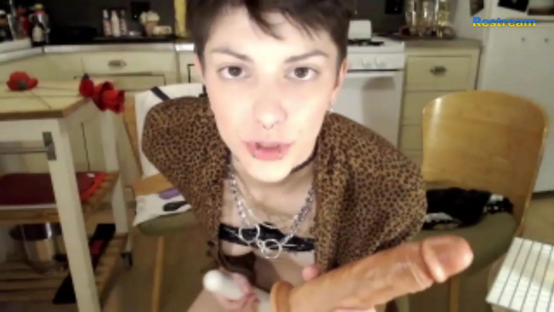 Gallery image thumbnail from Bigm0mmy's myfreecams stream on, 02/18/2023, 10:36 image 9 of 20