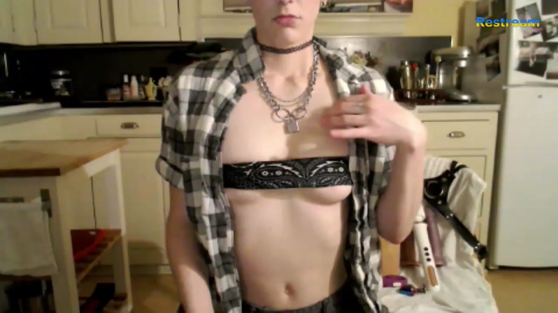 Gallery image thumbnail from Bigm0mmy's myfreecams stream on, 02/21/2023, 08:39 image 19 of 20