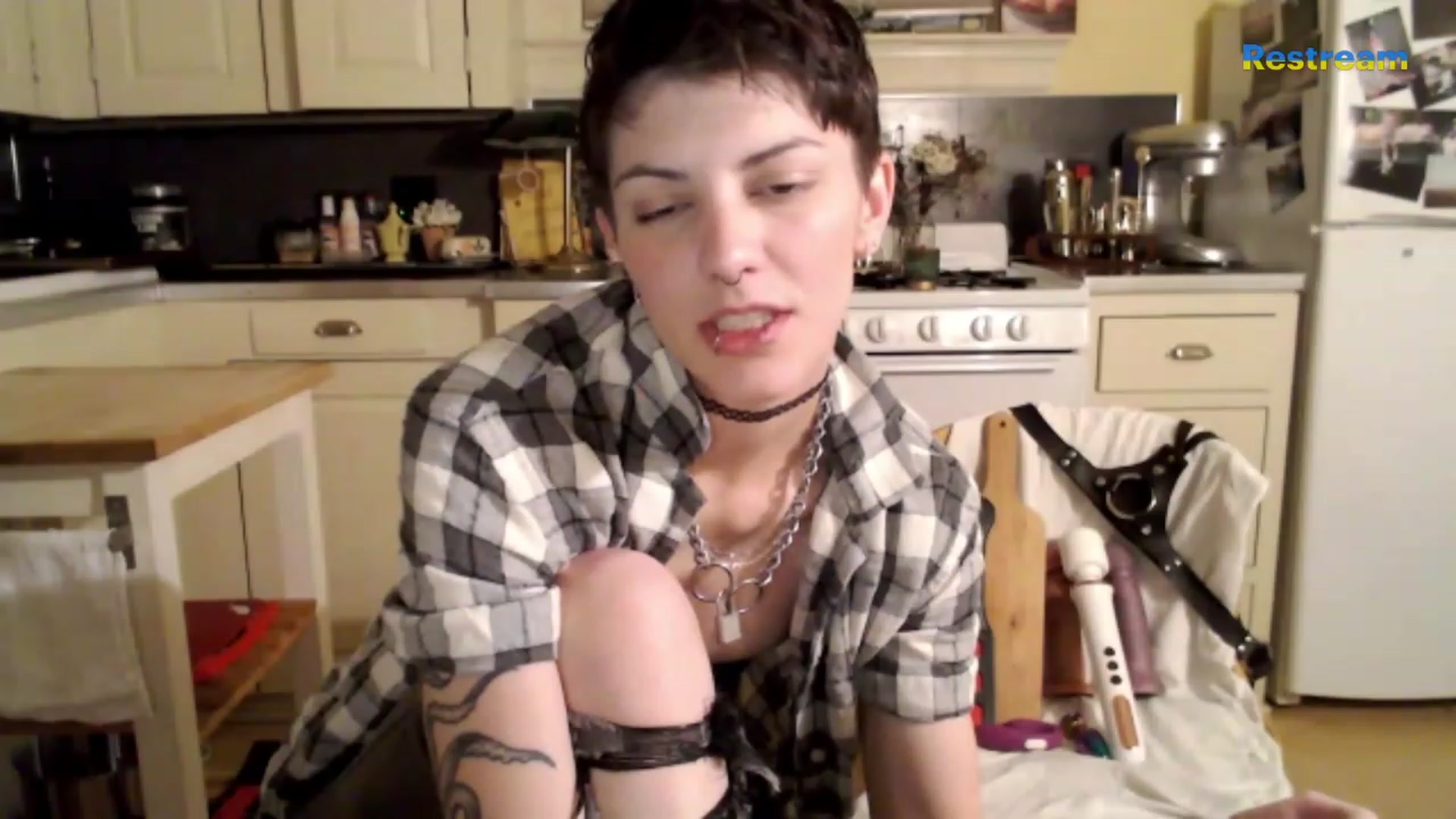 Gallery image thumbnail from Bigm0mmy's myfreecams stream on, 02/21/2023, 08:39 image 9 of 20