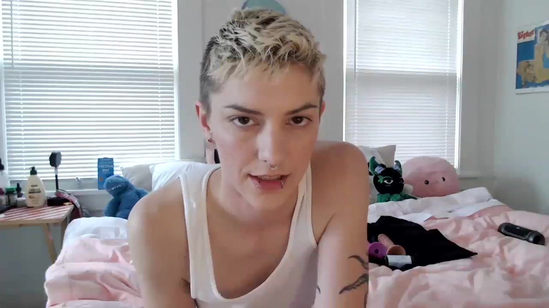 Gallery image thumbnail from Bigm0mmy's myfreecams stream on, 03/21/2024, 21:58 image 1 of 20