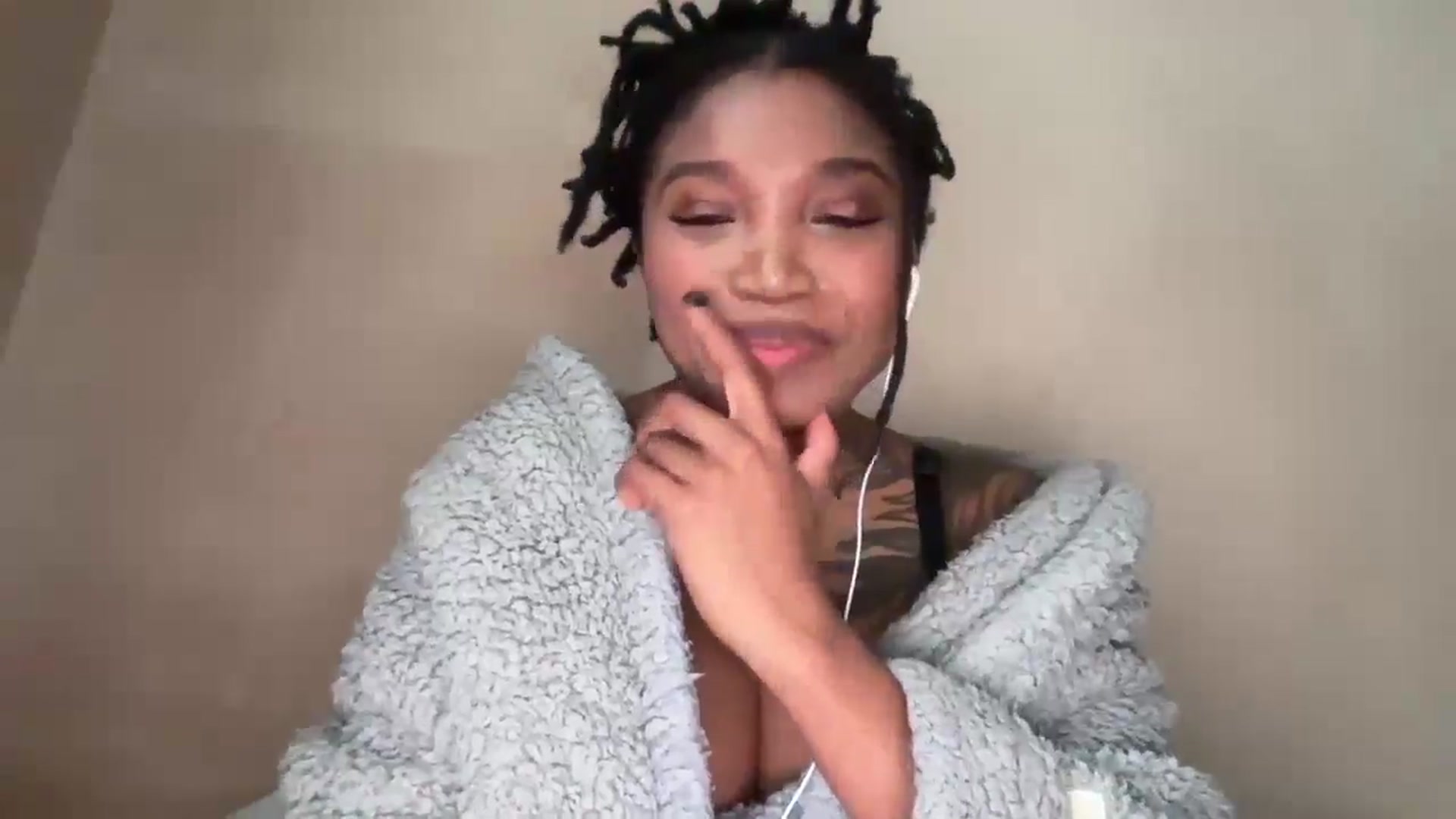 Gallery image thumbnail from BikiniBabe88's myfreecams stream on, 05/26/2025, 19:06 image 13 of 20