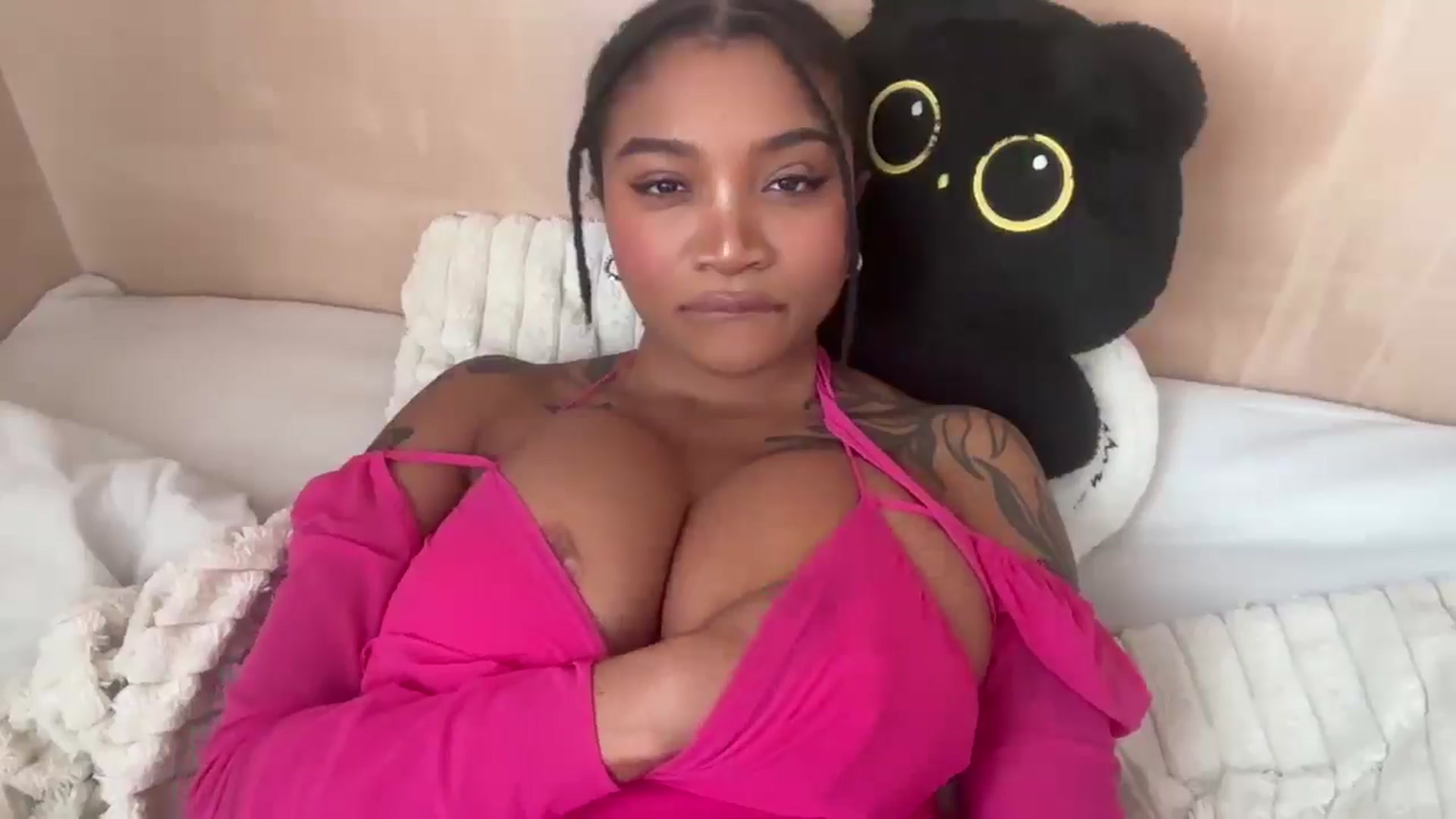 Gallery image thumbnail from BikiniBabe88's myfreecams stream on, 06/07/2025, 14:51 image 6 of 20