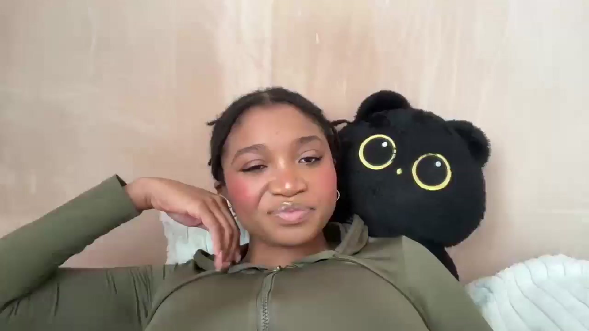 Gallery image thumbnail from BikiniBabe88's myfreecams stream on, 06/16/2025, 16:19 image 1 of 20