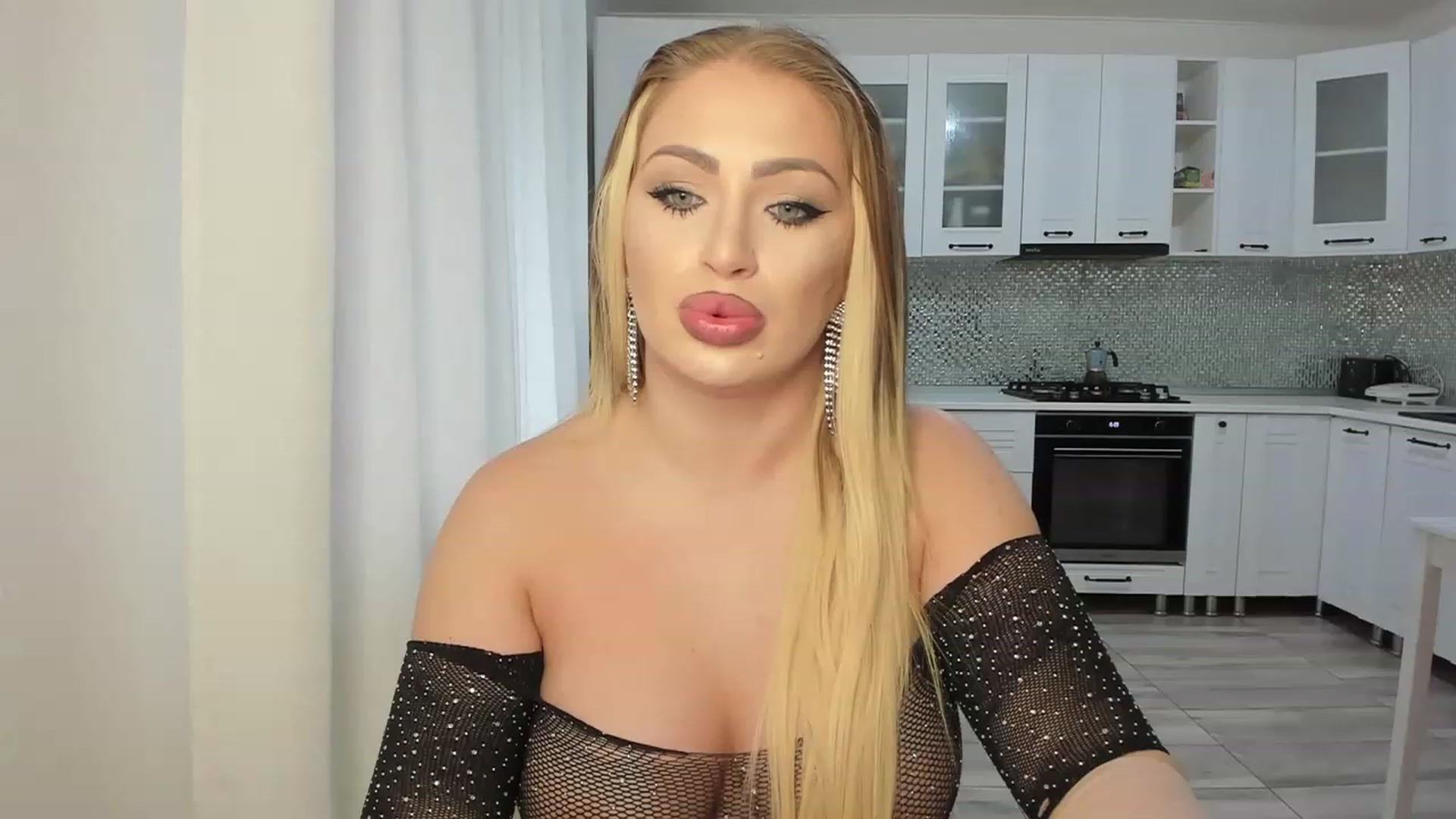 Gallery image thumbnail from BimboBi's myfreecams stream on, 04/25/2023, 11:13 image 6 of 20
