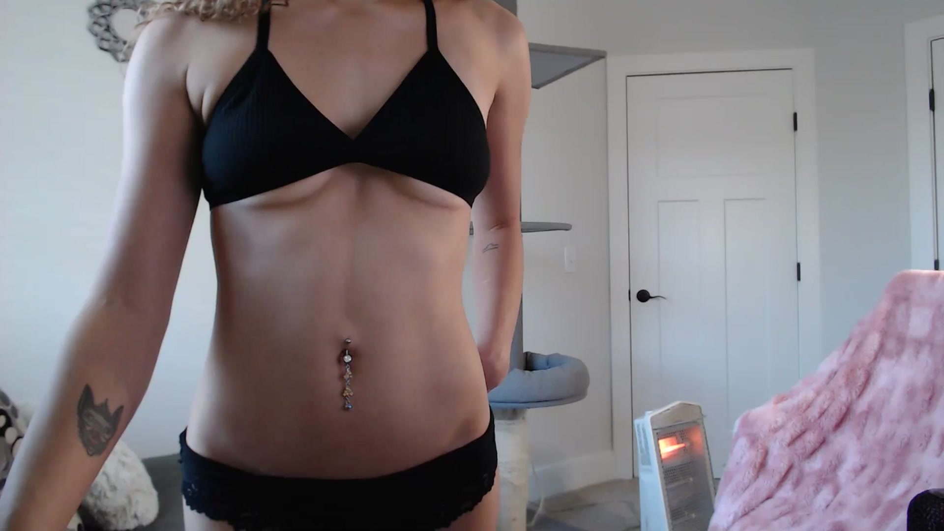 Gallery image thumbnail from Bird_Babe's myfreecams stream on, 11/03/2025, 20:02 image 16 of 20