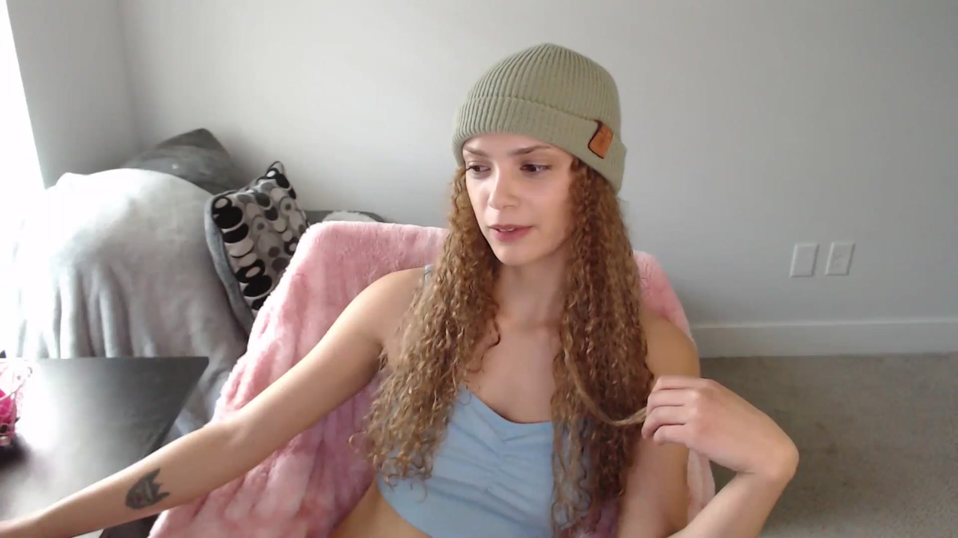 Gallery image thumbnail from Bird_Babe's myfreecams stream on, 01/06/2026, 19:55 image 16 of 20