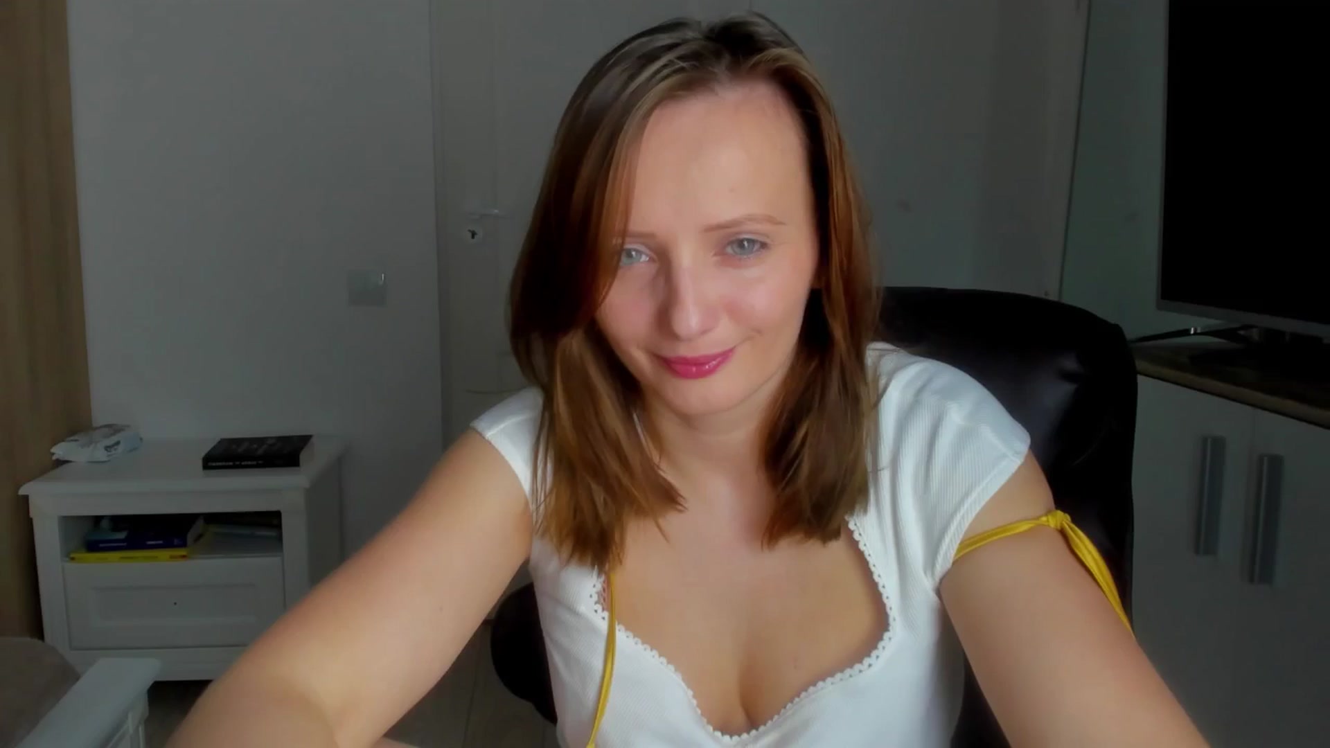 Gallery image thumbnail from Birdie_K's myfreecams stream on, 04/05/2025, 18:23 image 10 of 20