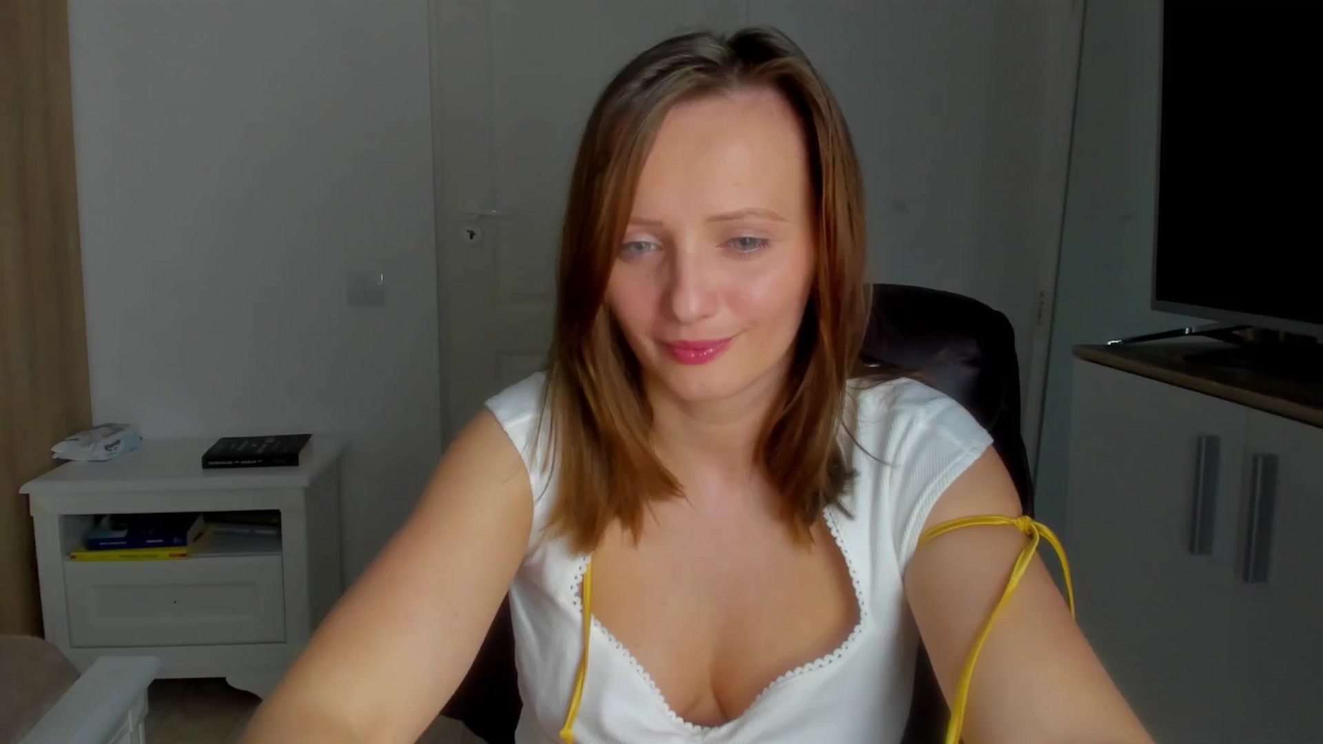 Gallery image thumbnail from Birdie_K's myfreecams stream on, 04/05/2025, 18:23 image 16 of 20