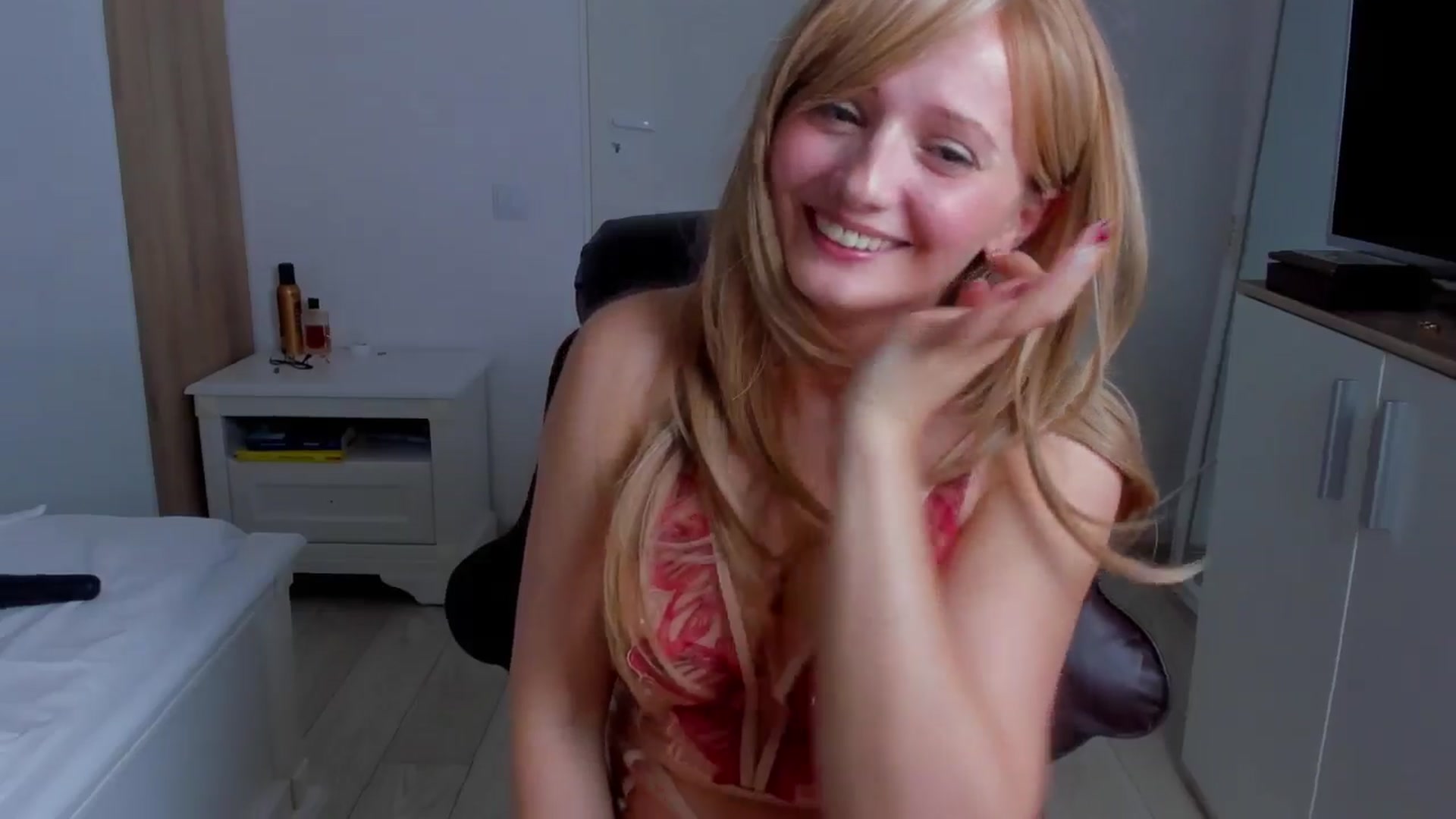 Gallery image thumbnail from Birdie_K's myfreecams stream on, 04/17/2025, 22:24 image 7 of 20