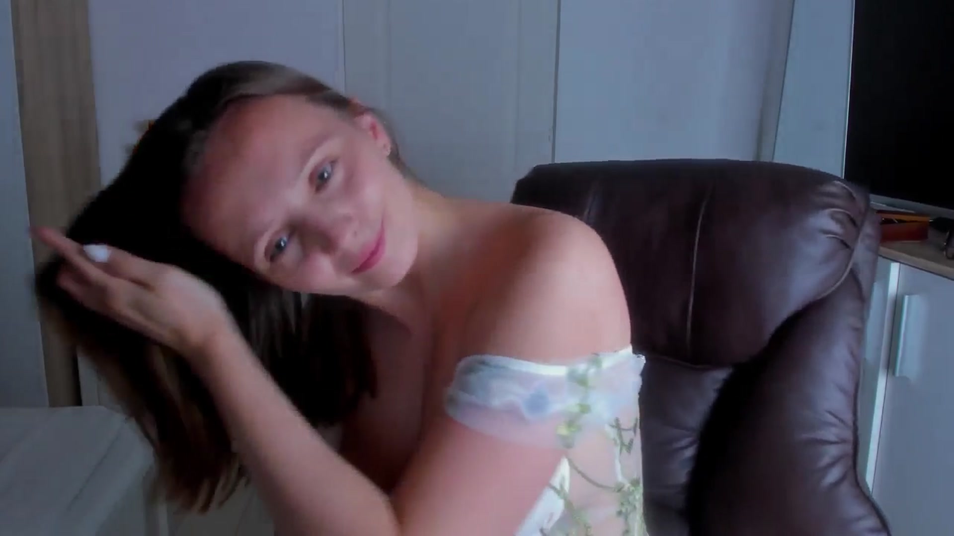 Gallery image thumbnail from Birdie_K's myfreecams stream on, 04/21/2025, 17:38 image 11 of 20