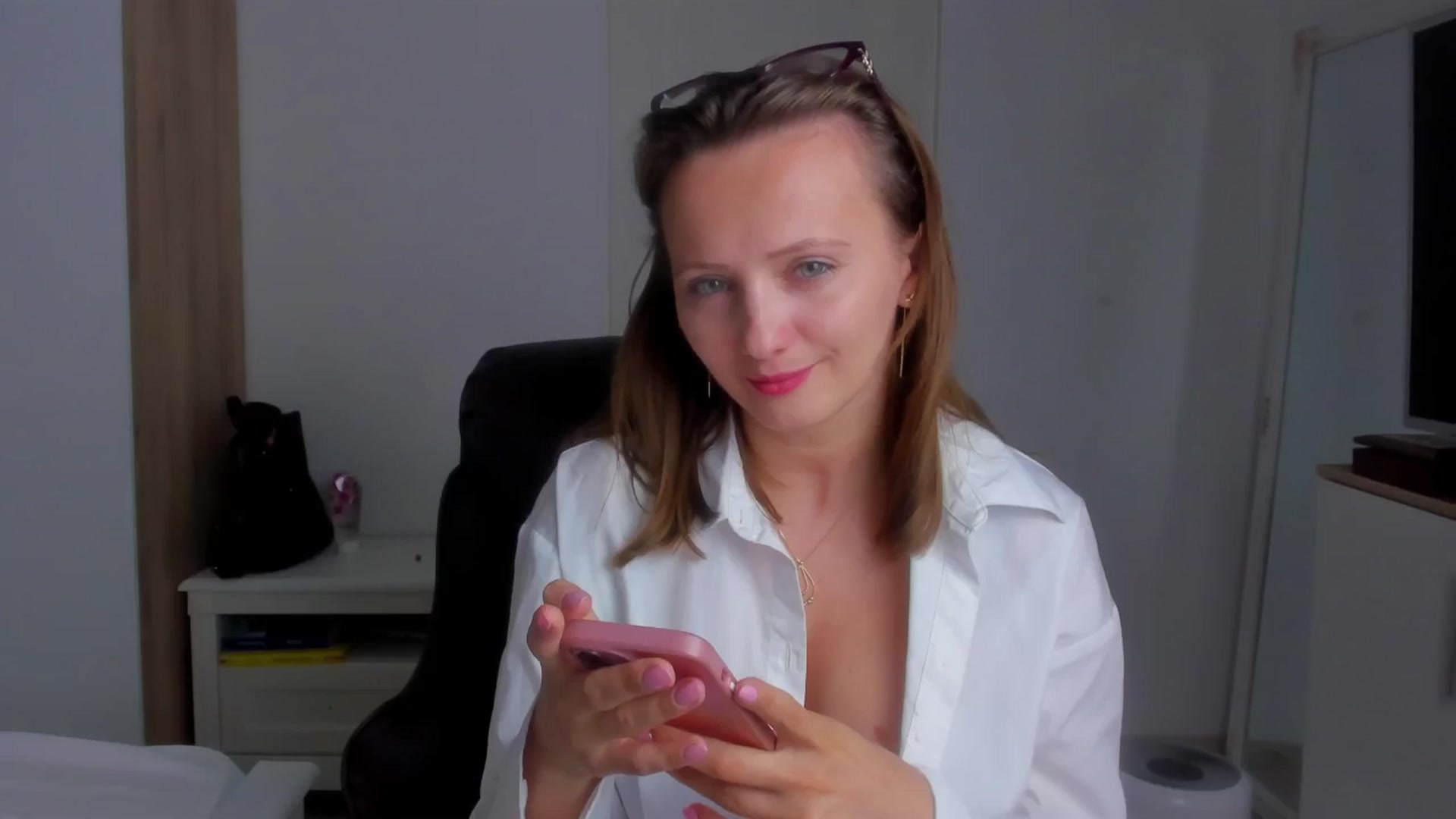 Gallery image thumbnail from Birdie_K's myfreecams stream on, 04/27/2025, 15:05 image 13 of 20