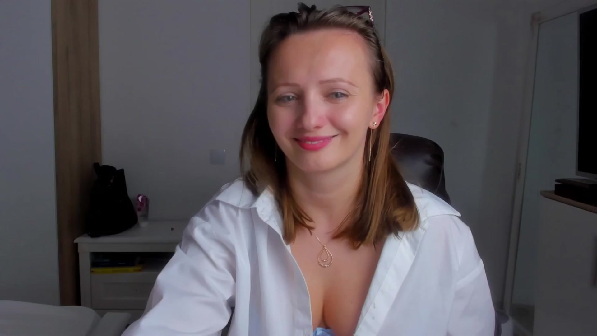 Gallery image thumbnail from Birdie_K's myfreecams stream on, 04/27/2025, 15:05 image 9 of 20