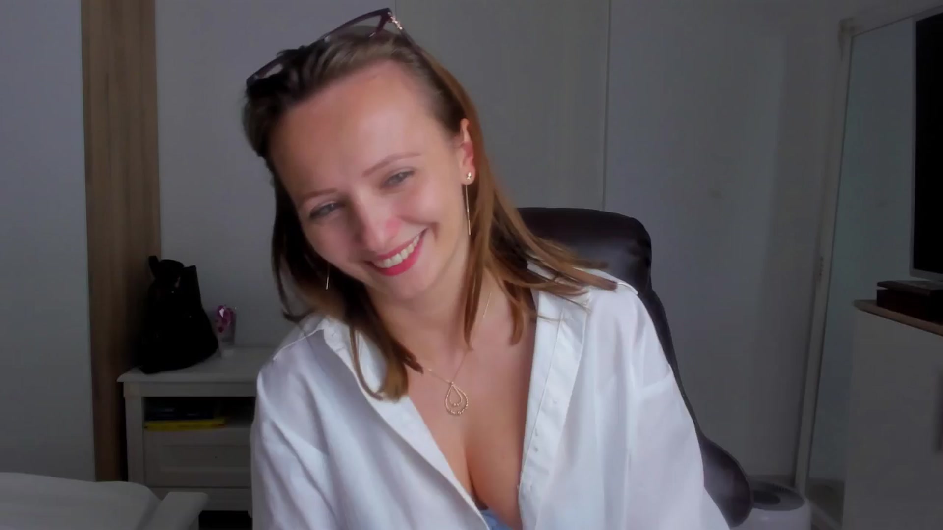 Gallery image thumbnail from Birdie_K's myfreecams stream on, 04/27/2025, 15:05 image 10 of 20