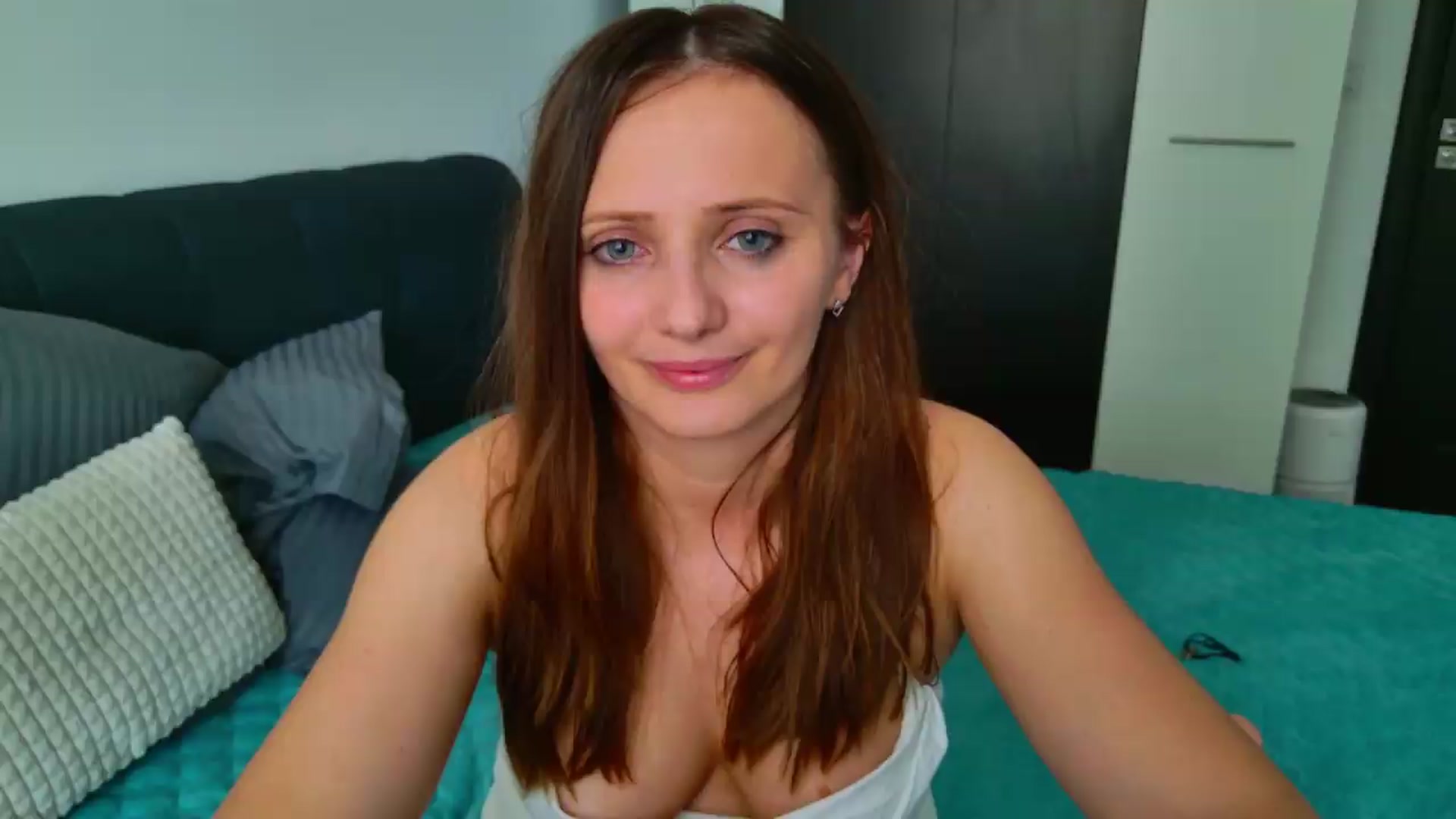 Gallery image thumbnail from Birdie_K's myfreecams stream on, 06/07/2026, 17:01 image 18 of 20