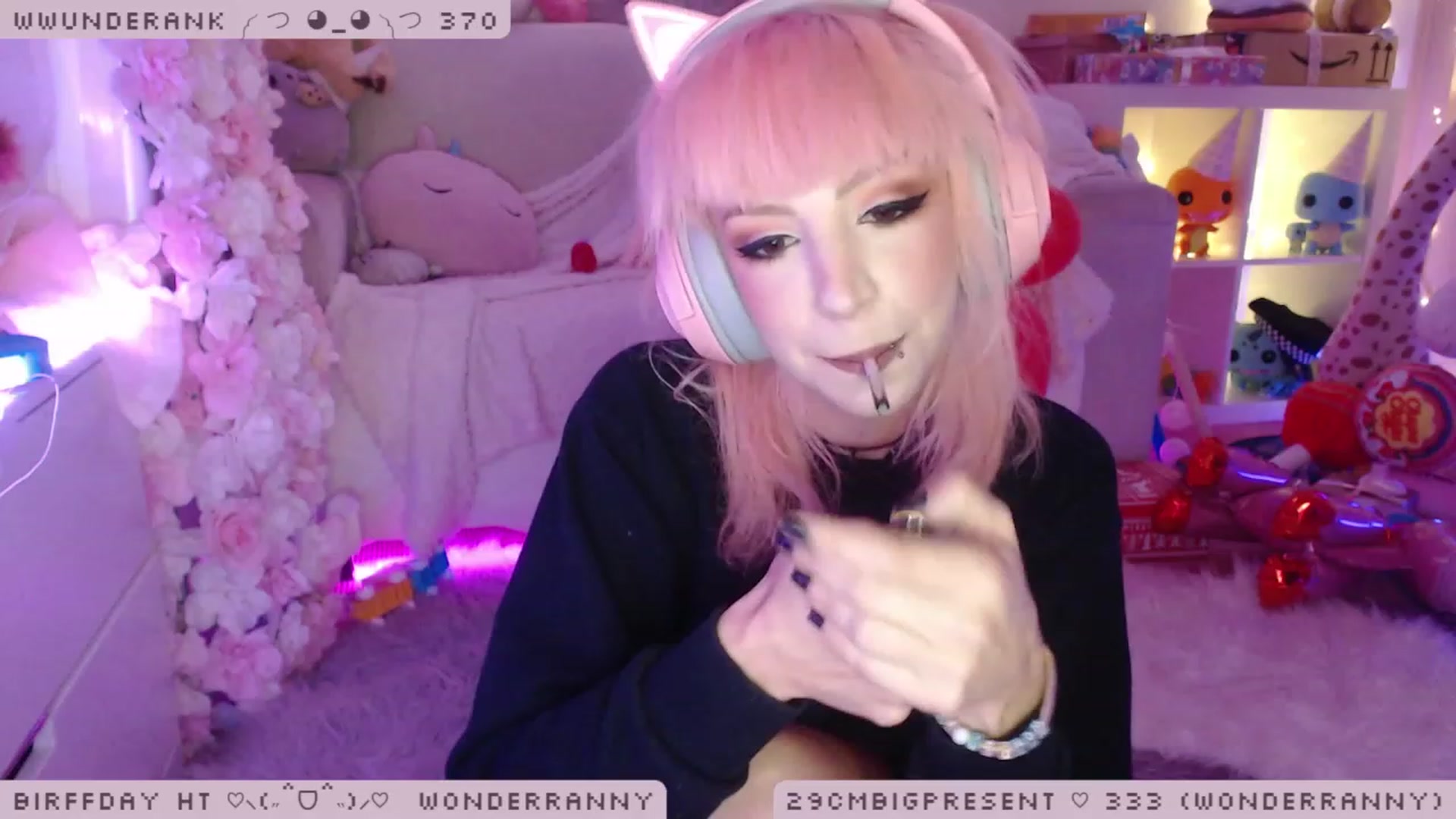 Gallery image thumbnail from BirffdayBish's myfreecams stream on, 12/08/2022, 23:42 image 10 of 20