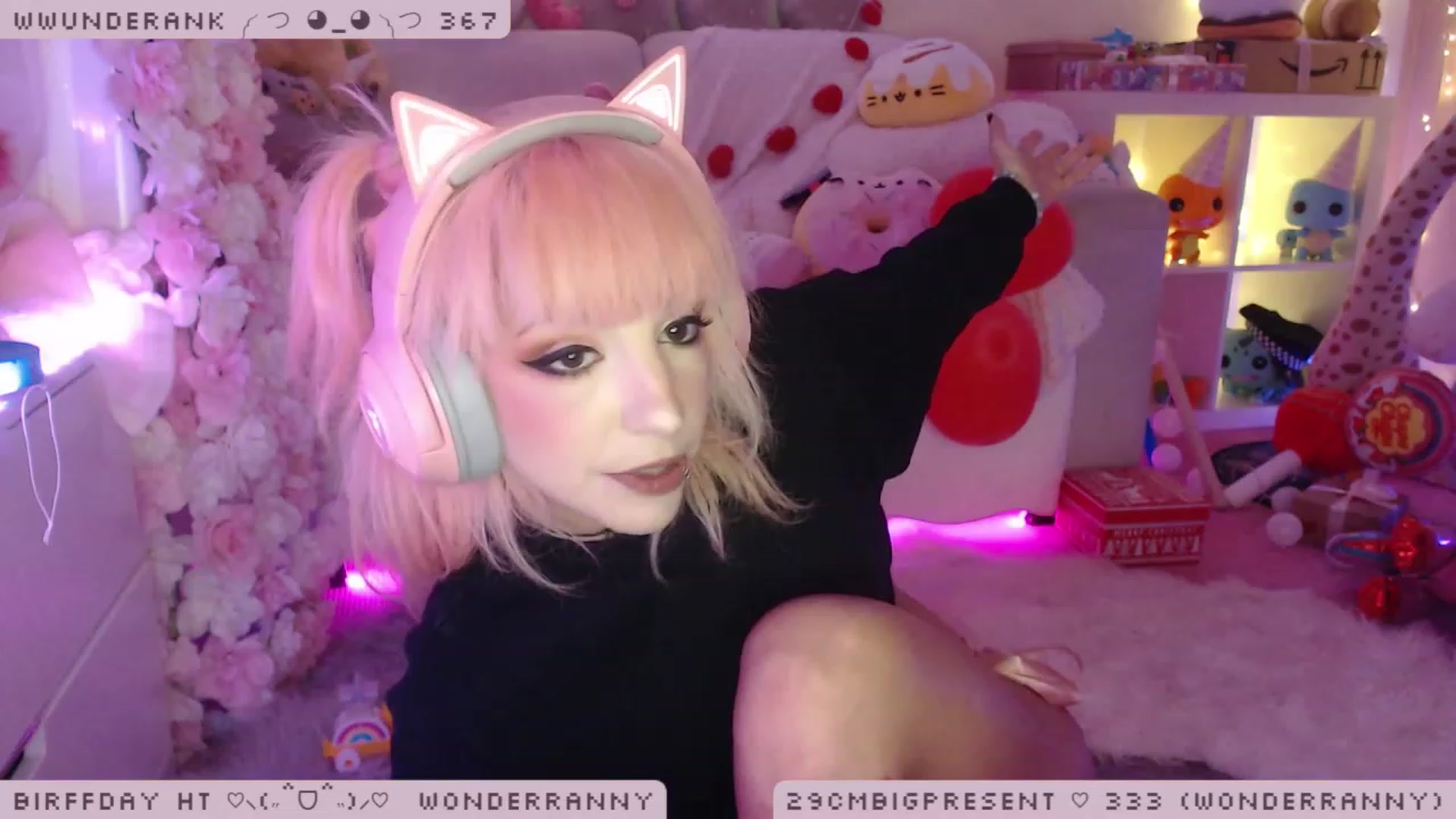Gallery image thumbnail from BirffdayBish's myfreecams stream on, 12/08/2022, 23:42 image 16 of 20