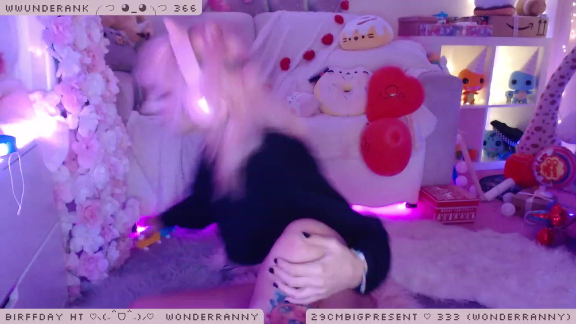 Gallery image thumbnail from BirffdayBish's myfreecams stream on, 12/08/2022, 23:42 image 15 of 20