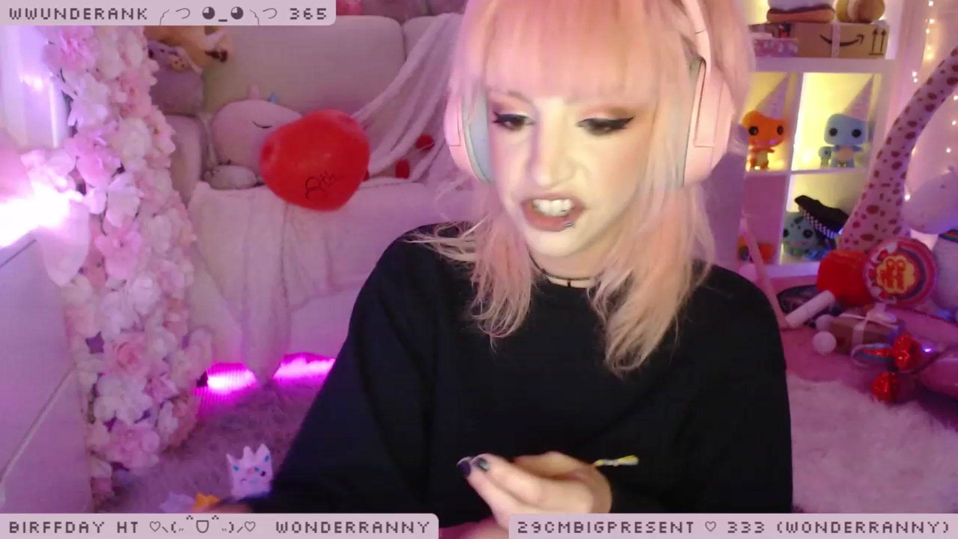 Gallery image thumbnail from BirffdayBish's myfreecams stream on, 12/09/2022, 24:05 image 15 of 20