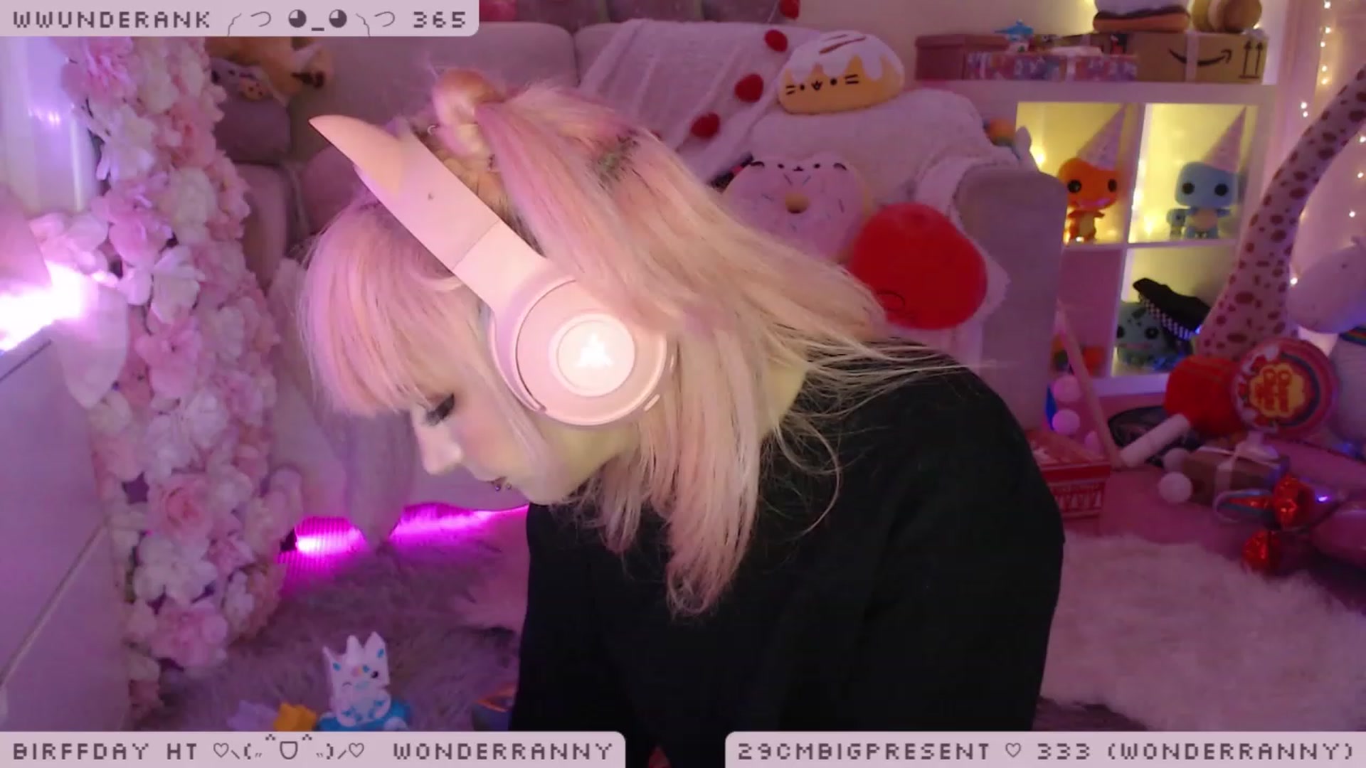Gallery image thumbnail from BirffdayBish's myfreecams stream on, 12/09/2022, 24:05 image 14 of 20