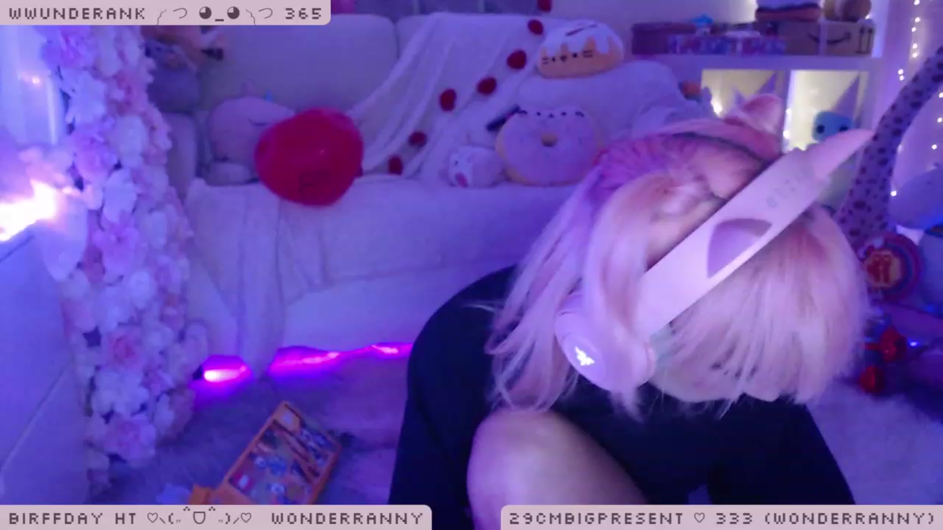 Gallery image thumbnail from BirffdayBish's myfreecams stream on, 12/09/2022, 24:05 image 18 of 20
