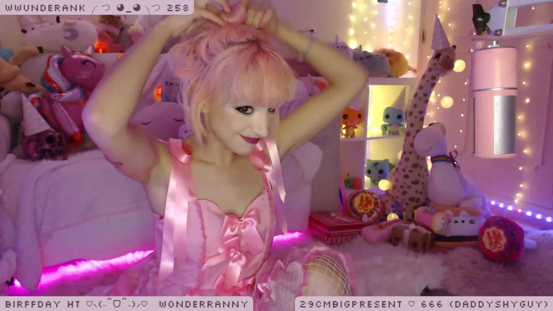 Gallery image thumbnail from BirffdayBish's myfreecams stream on, 12/10/2022, 23:35 image 16 of 20