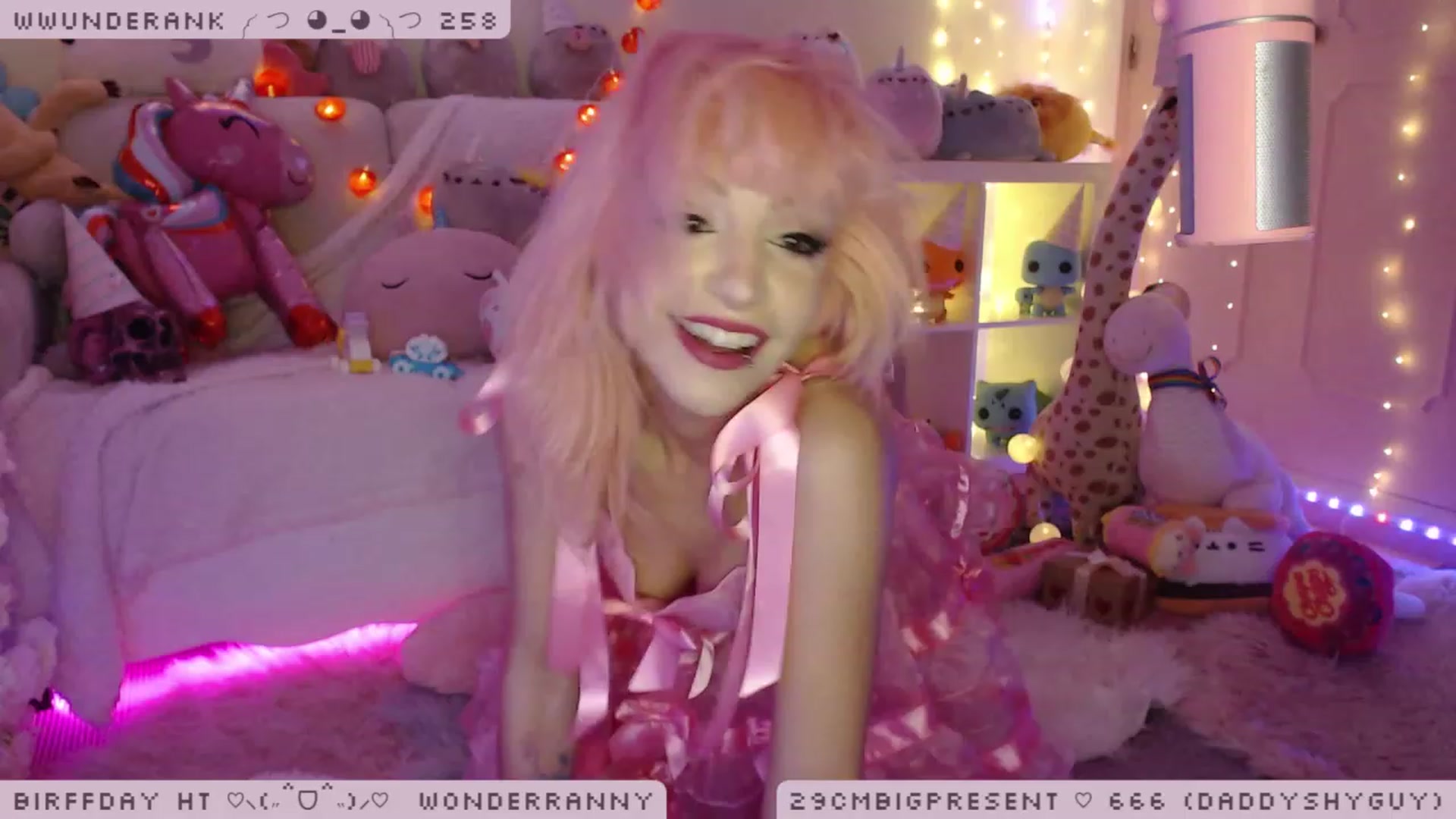 Gallery image thumbnail from BirffdayBish's myfreecams stream on, 12/10/2022, 23:35 image 15 of 20