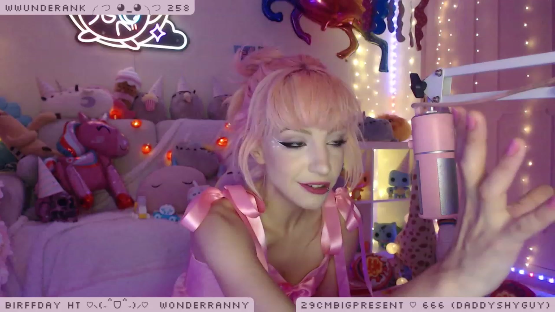 Gallery image thumbnail from BirffdayBish's myfreecams stream on, 12/10/2022, 23:35 image 17 of 20
