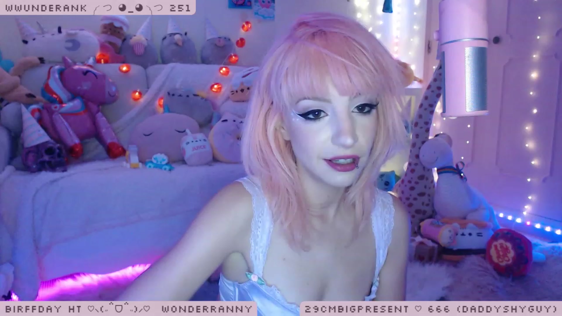 Gallery image thumbnail from BirffdayBish's myfreecams stream on, 12/11/2022, 24:52 image 4 of 20