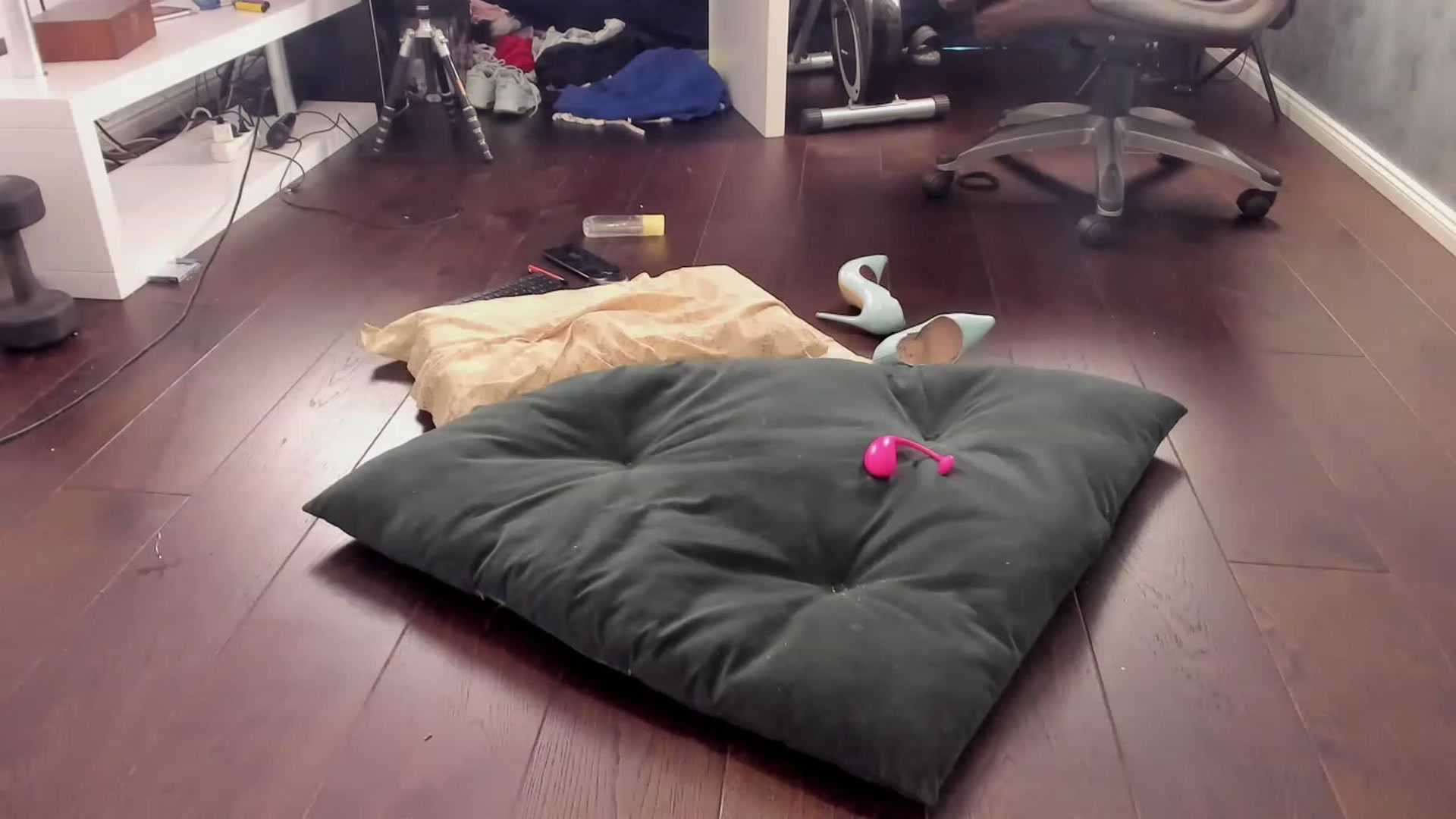 Gallery image thumbnail from BirthDayMia's myfreecams stream on, 06/09/2023, 06:47 image 6 of 20