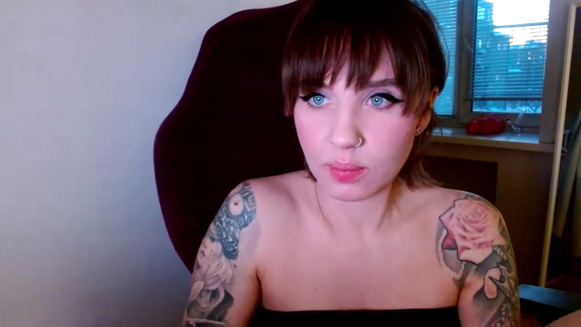 Gallery image thumbnail from BirthdayAlice's myfreecams stream on, 03/19/2023, 13:16 image 16 of 20