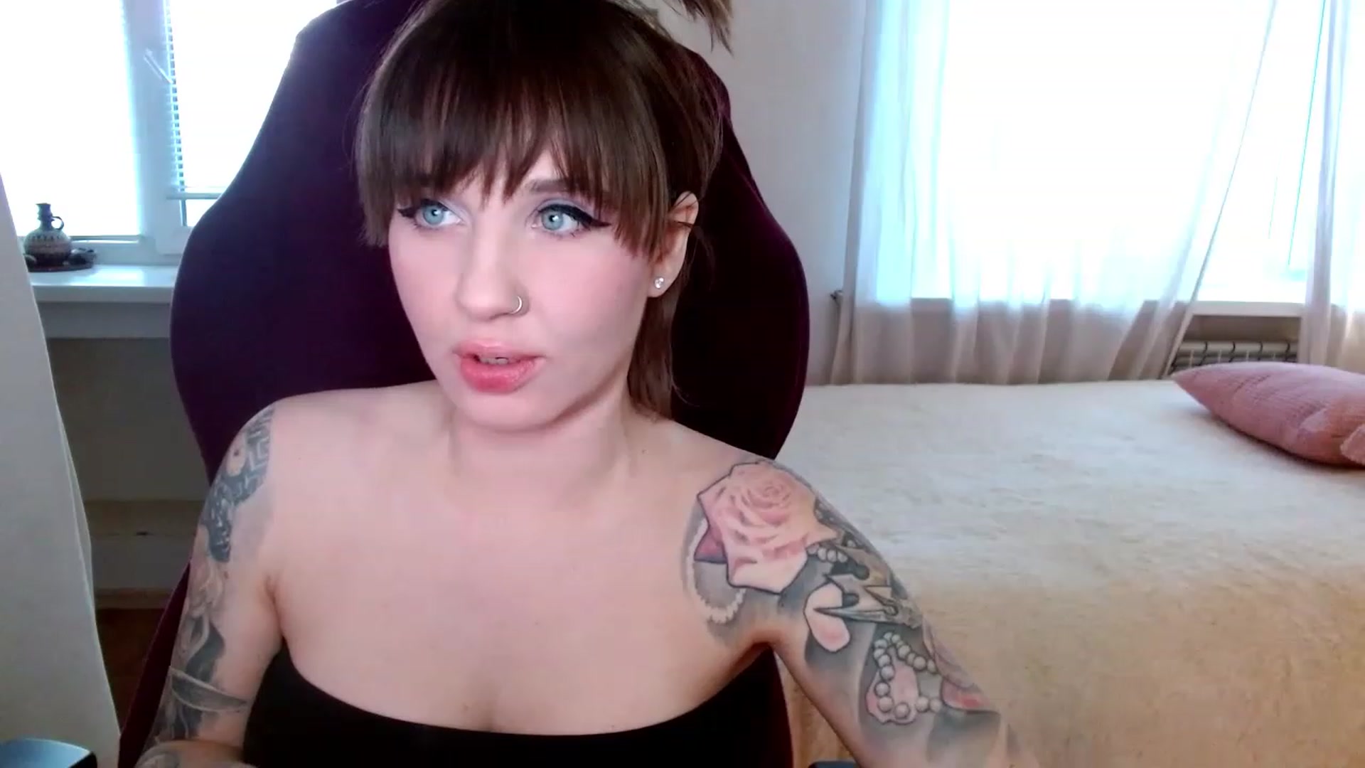 Gallery image thumbnail from BirthdayAlice's myfreecams stream on, 03/19/2023, 13:16 image 8 of 20