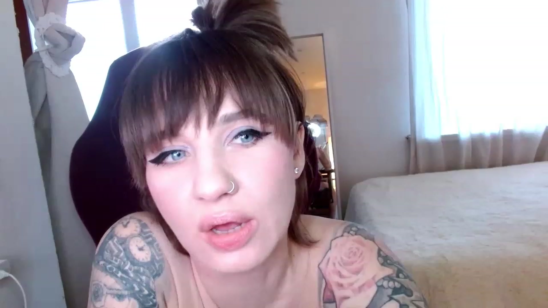 Gallery image thumbnail from BirthdayAlice's myfreecams stream on, 03/19/2023, 13:16 image 6 of 20